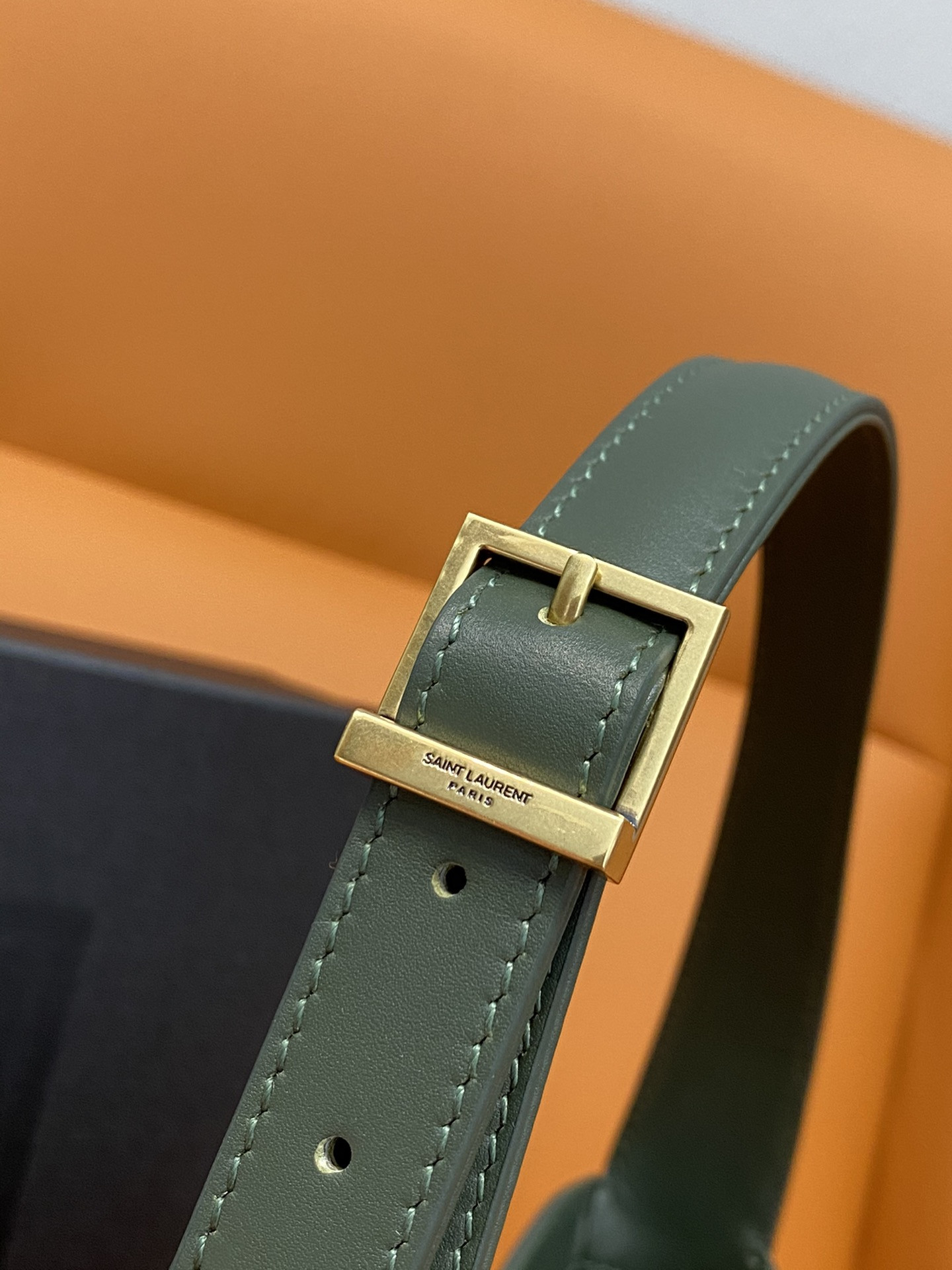 YSL LE 5 À 7 IN SMOOTH LEATHER VERT FONCE 23 X 16 X 6.5 CM