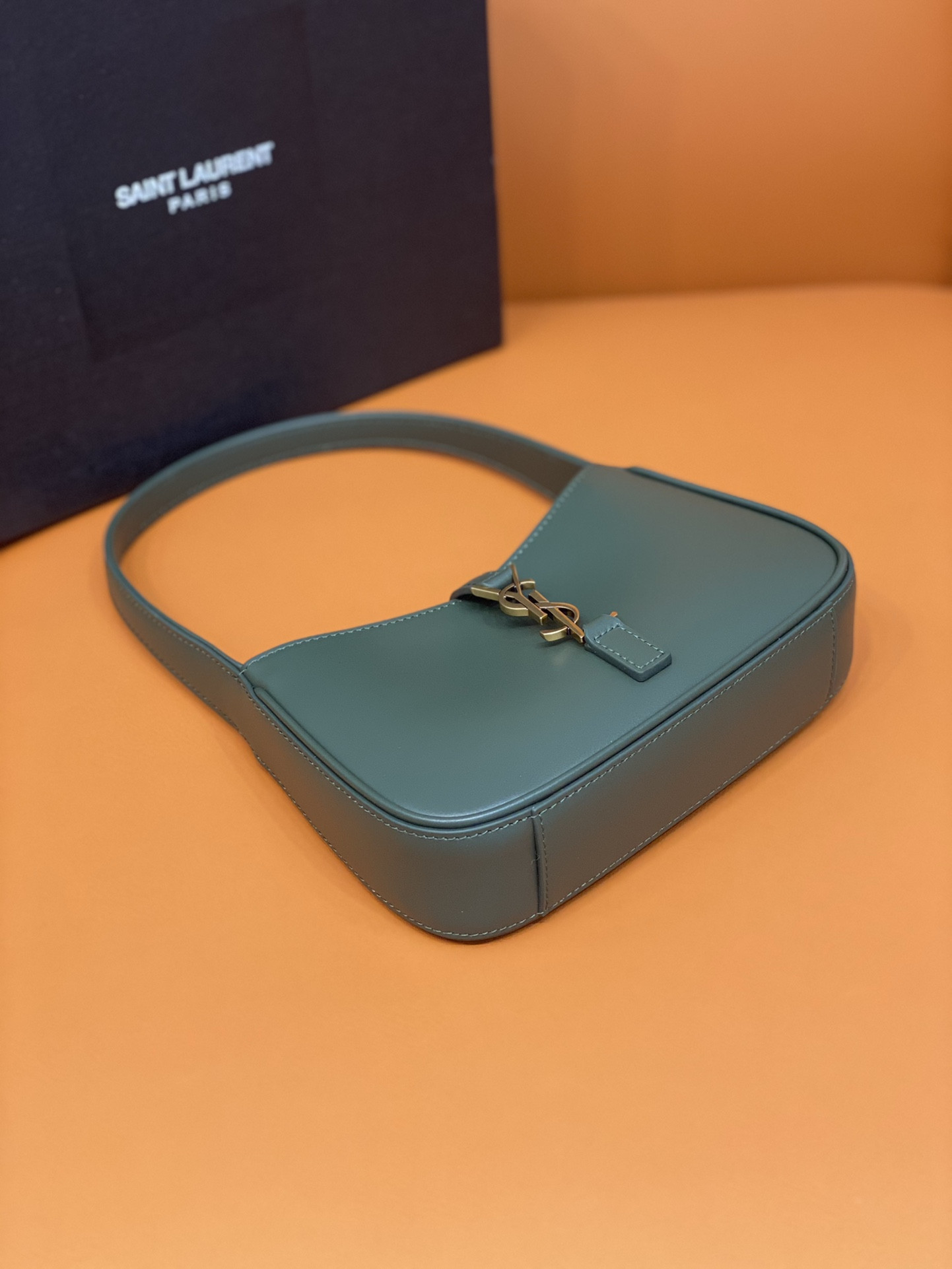 YSL MINI LE 5 À 7 IN SMOOTH LEATHER 7.5 X 4.5 X 1.8 INCHES