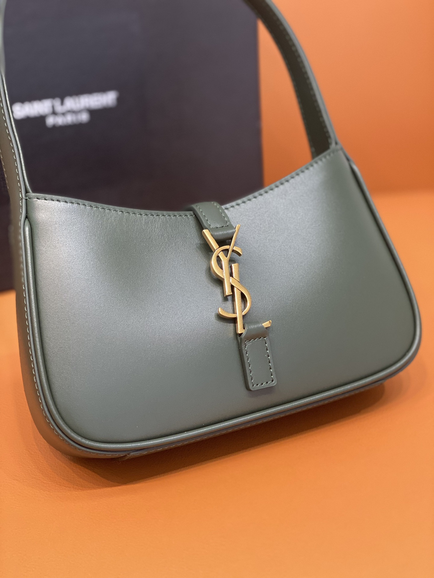 YSL MINI LE 5 À 7 IN SMOOTH LEATHER 7.5 X 4.5 X 1.8 INCHES