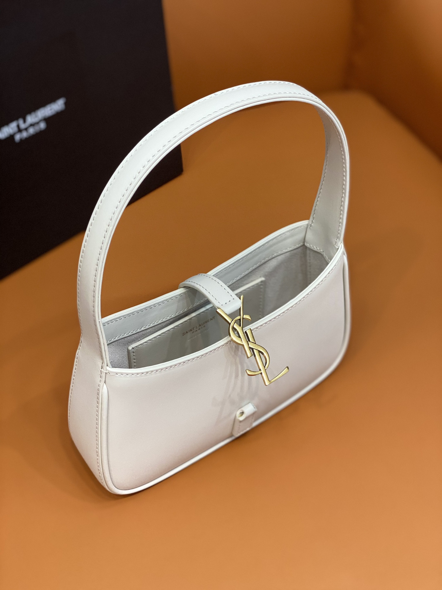 YSL MINI LE 5 À 7 IN SMOOTH LEATHER BLANC VINTAGE 19 X 11.5 X 4.5 CM