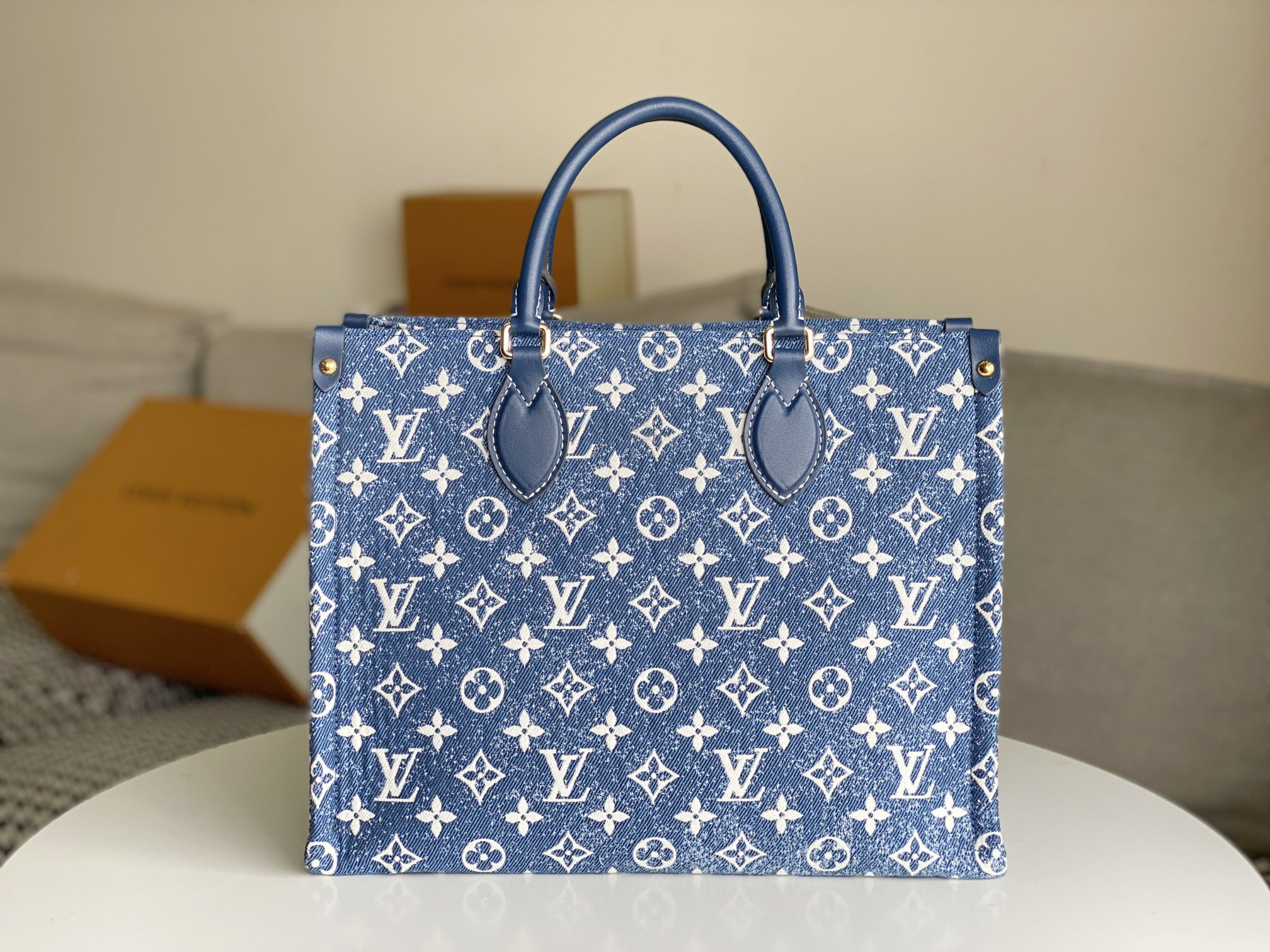 Louis Vuitton OnTheGo MM M59608 35x27x14CM