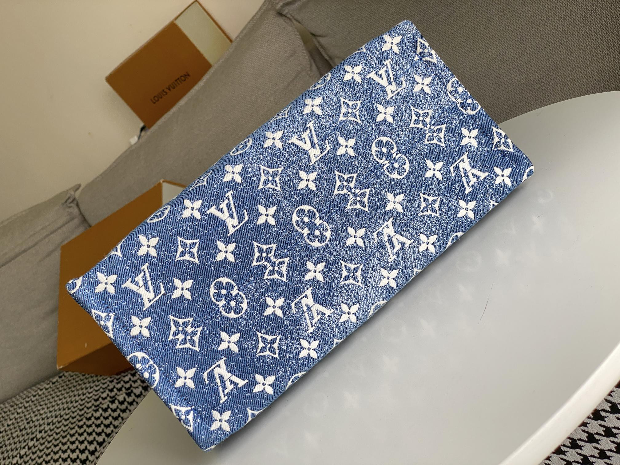 Louis Vuitton OnTheGo MM M59608 35x27x14CM