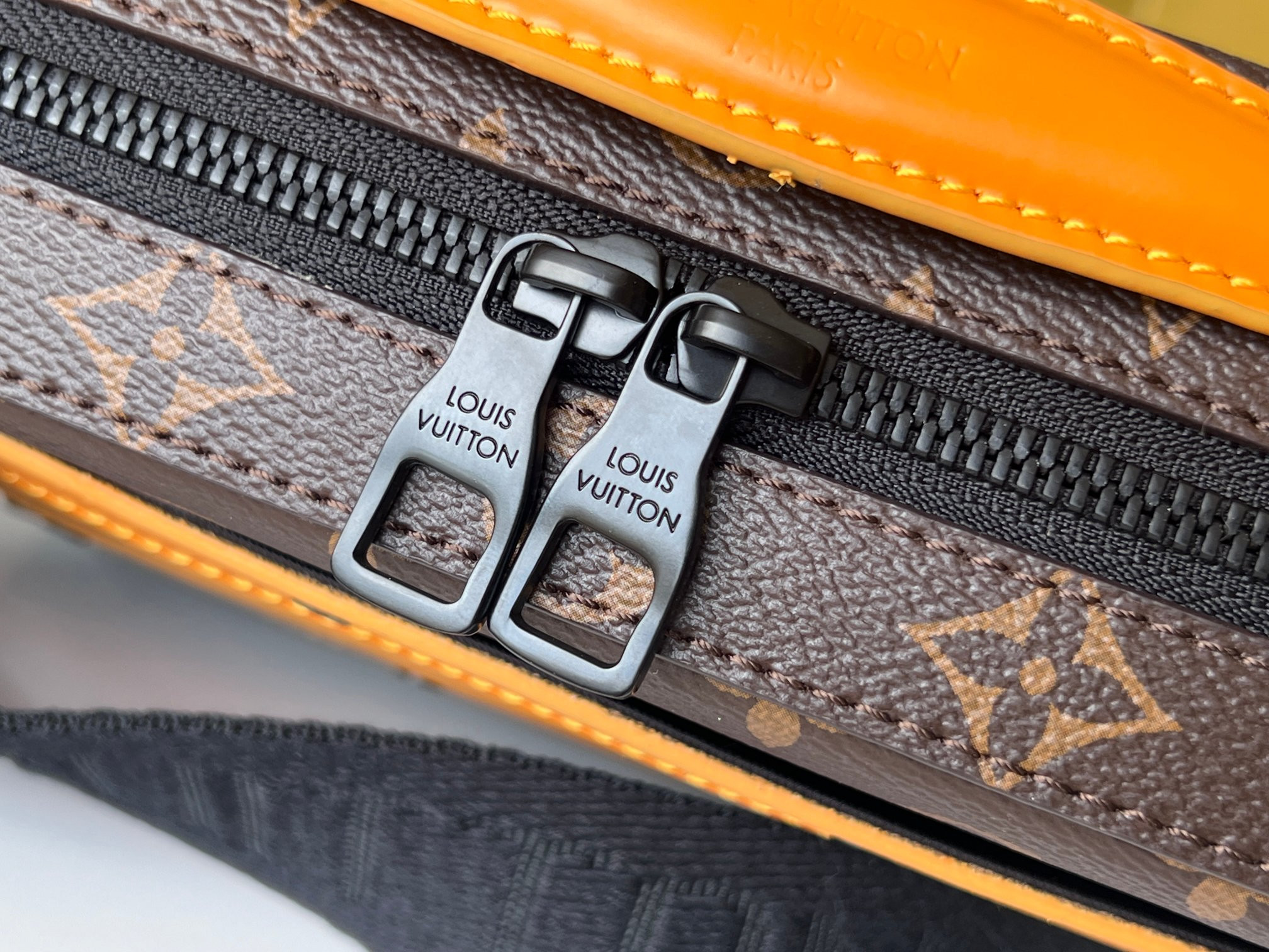 LV Handle Soft Trunk M46689 21.5x15x7cm