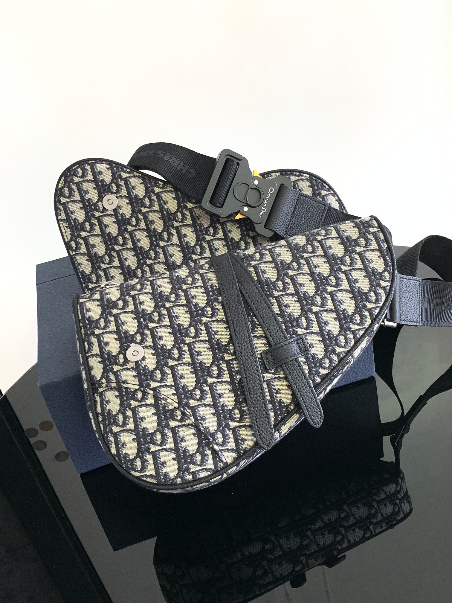 Dior Saddle Bag Beige and Black Dior Oblique Jacquard 26 x 19 x 4.5 cm