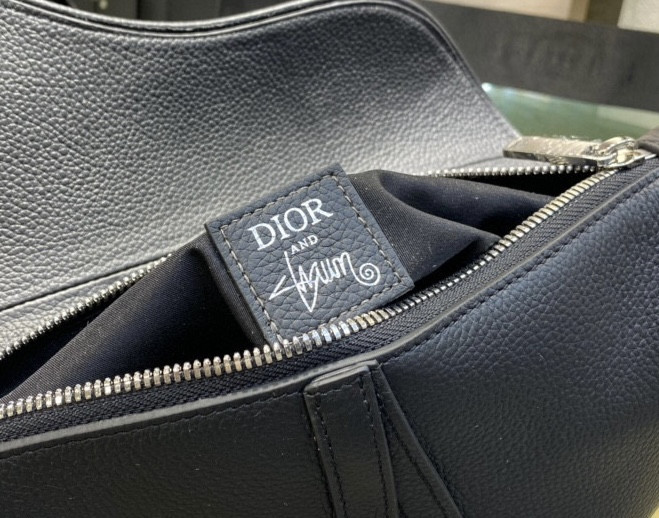 CHRISTIAN DIOR X SHAWN STUSSY Grained Calfskin Saddle 26 x 19 x 4.5 cm