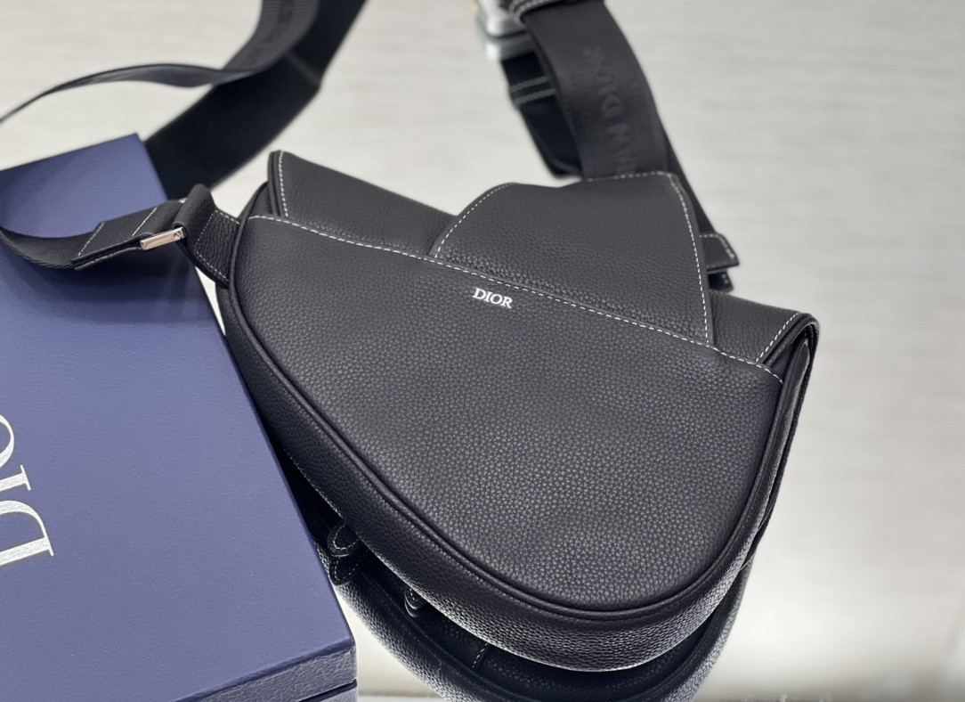 Dior Saddle Bag Black Grained Calfskin 26 x 19 x 4.5 cm