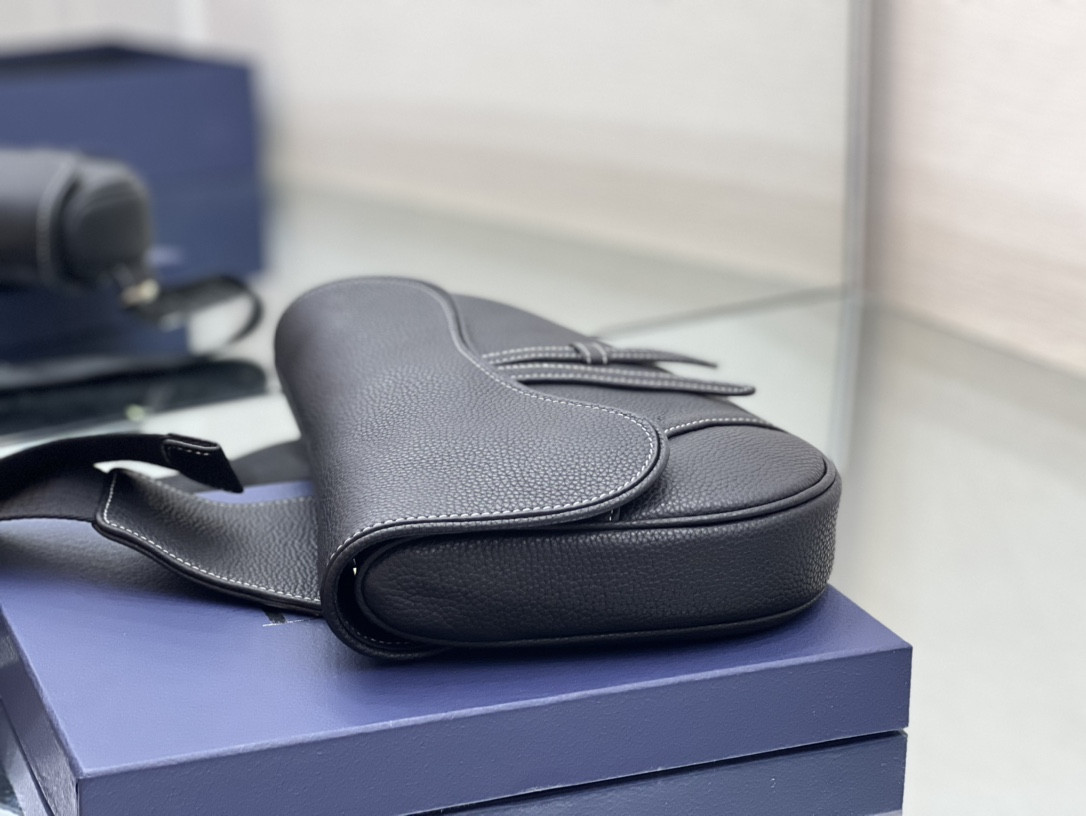 Dior Saddle Bag Black Grained Calfskin 26 x 19 x 4.5 cm