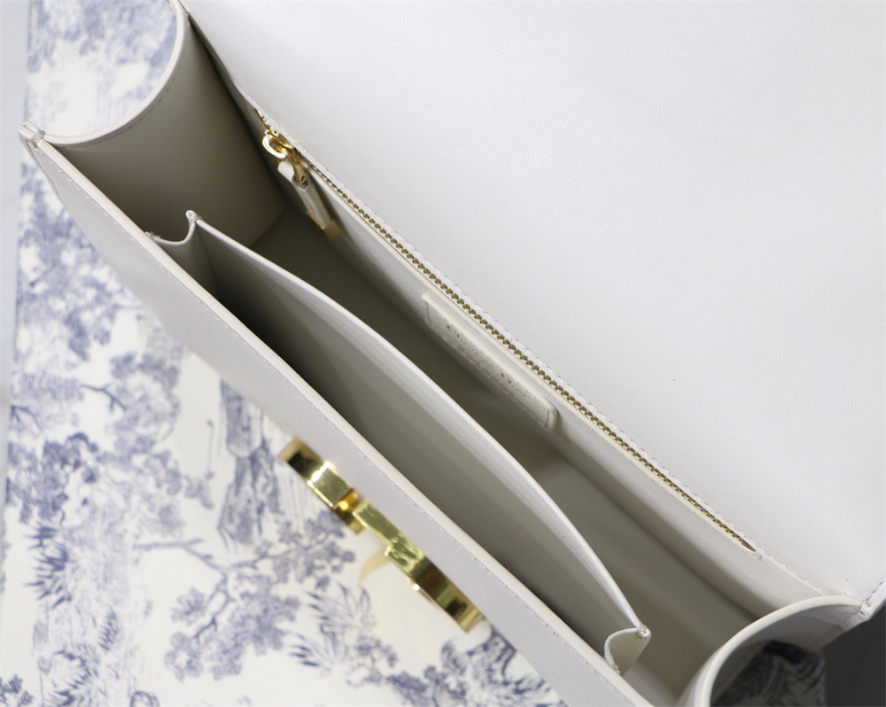 DIOR 30 MONTAIGNE CHAIN BAG WHITE