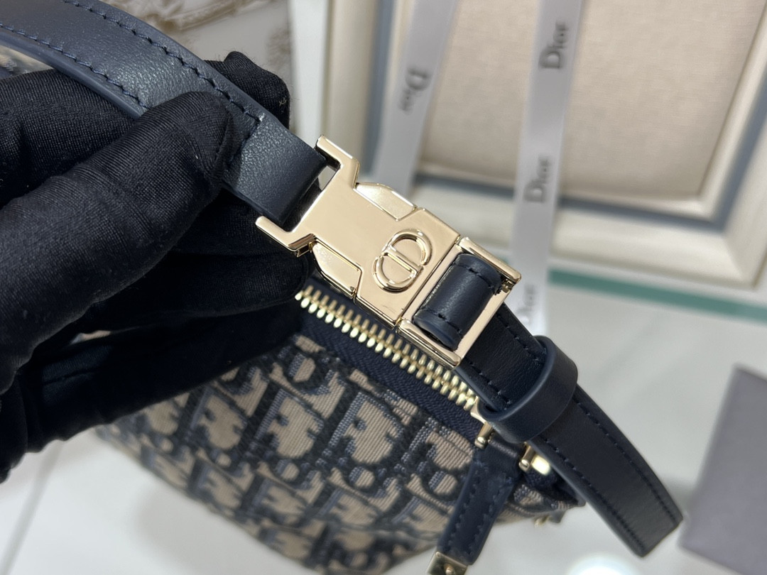 DIOR TRAVEL NOMAD POUCH Blue Dior Oblique Jacquard