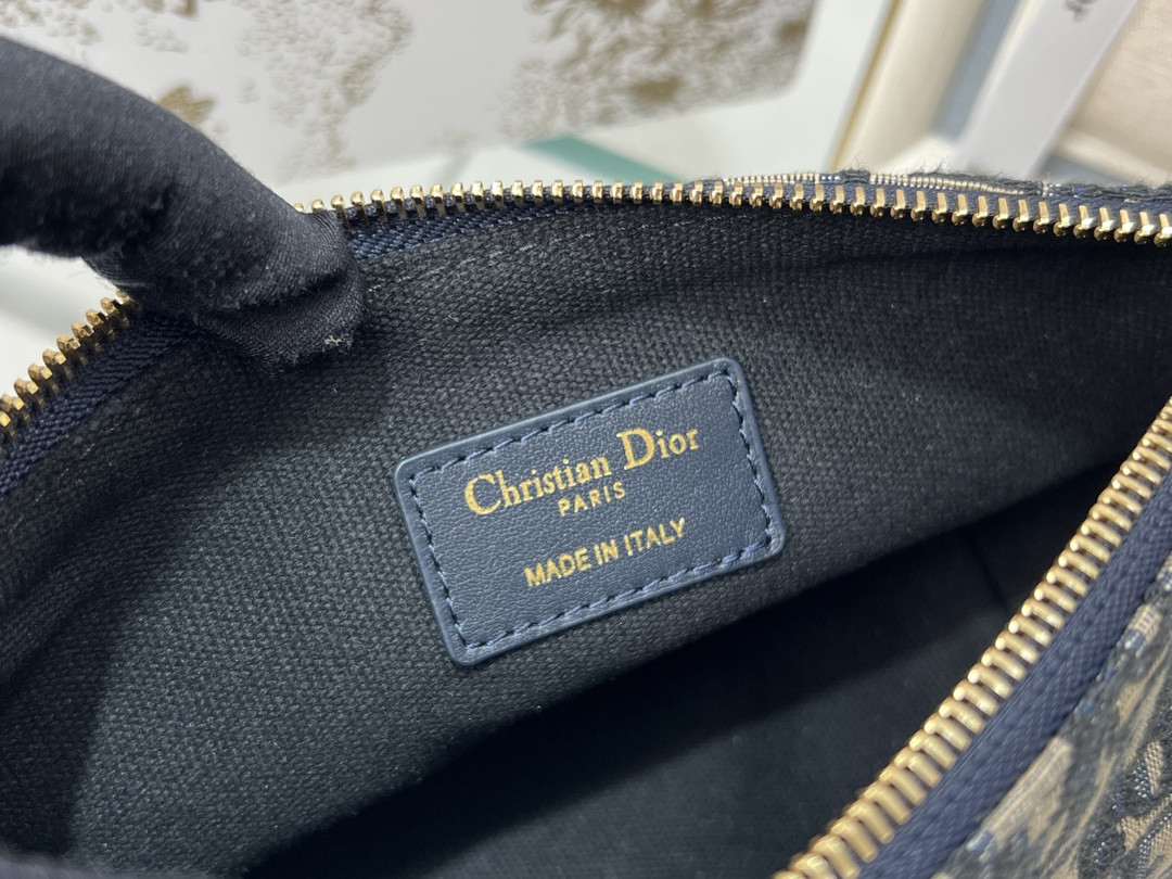 DIOR TRAVEL NOMAD POUCH Blue Dior Oblique Jacquard