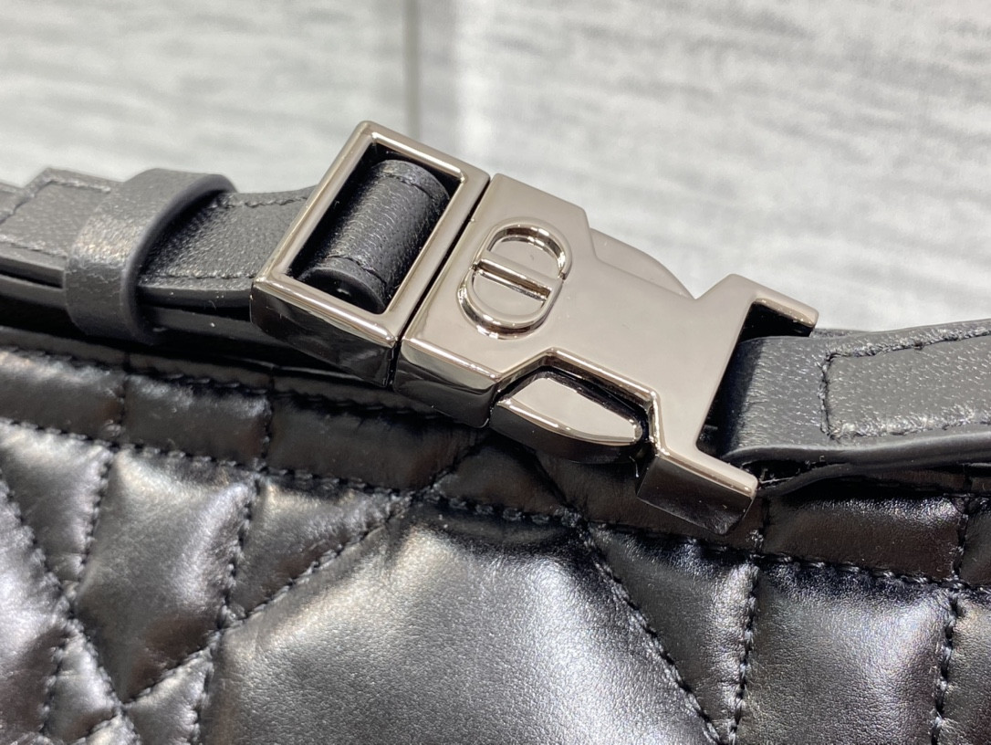 MEDIUM DIOR TRAVEL NOMAD POUCH BLACK