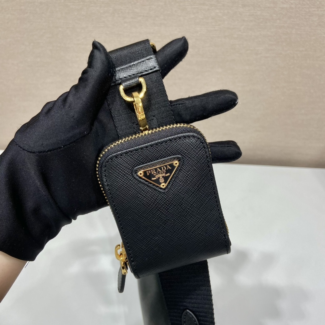 Prada Re-Edition 2005 Saffiano leather bag Black