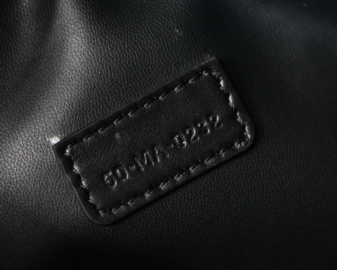 DIOR TRAVEL NOMAD POUCH BLACK