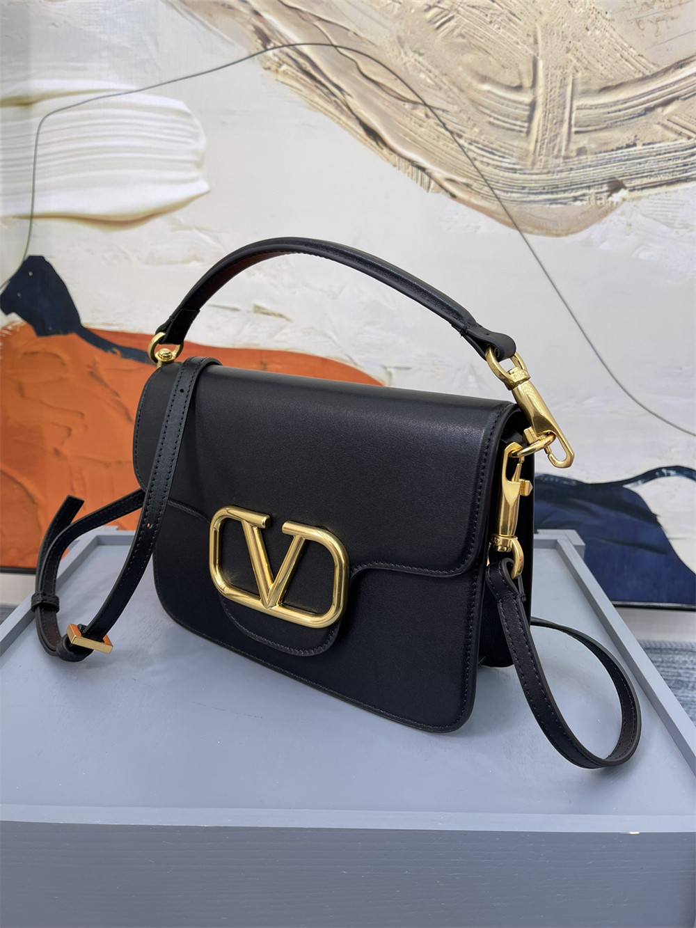 VALENTINO GARAVANI LOCÒ CALFSKIN SHOULDER SMALL BAG BLACK 22 x 16 x 7 cm