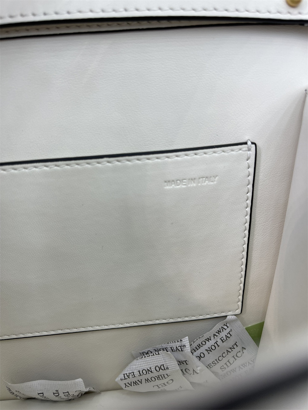 VALENTINO GARAVANI LOCÒ CALFSKIN SHOULDER Small BAG 22 x 16 x 7 cm