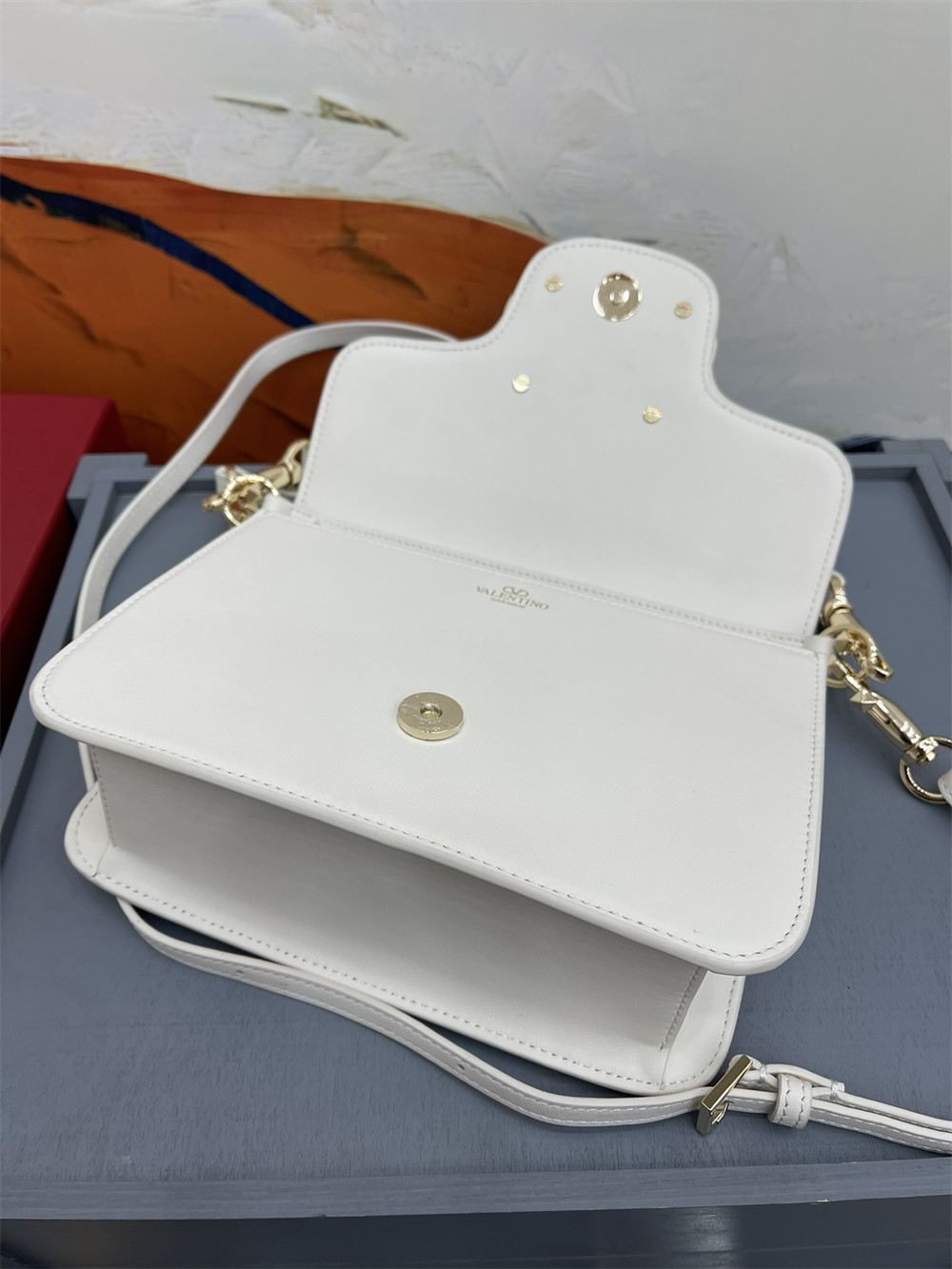 VALENTINO GARAVANI LOCÒ CALFSKIN SHOULDER Small BAG With white hardware 22 x 16 x 7 cm