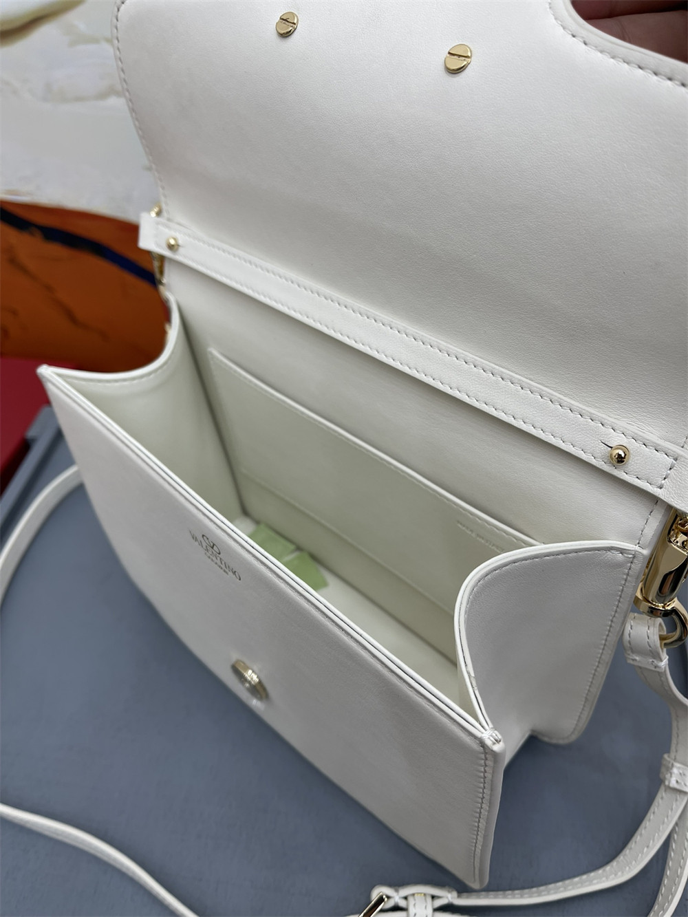 VALENTINO GARAVANI LOCÒ CALFSKIN SHOULDER Small BAG With white hardware 22 x 16 x 7 cm