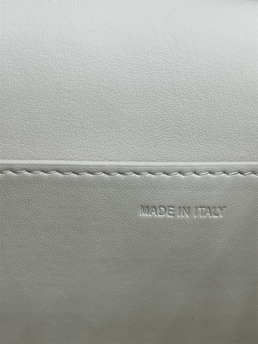 VALENTINO GARAVANI LOCÒ CALFSKIN SHOULDER Small BAG With white hardware 22 x 16 x 7 cm