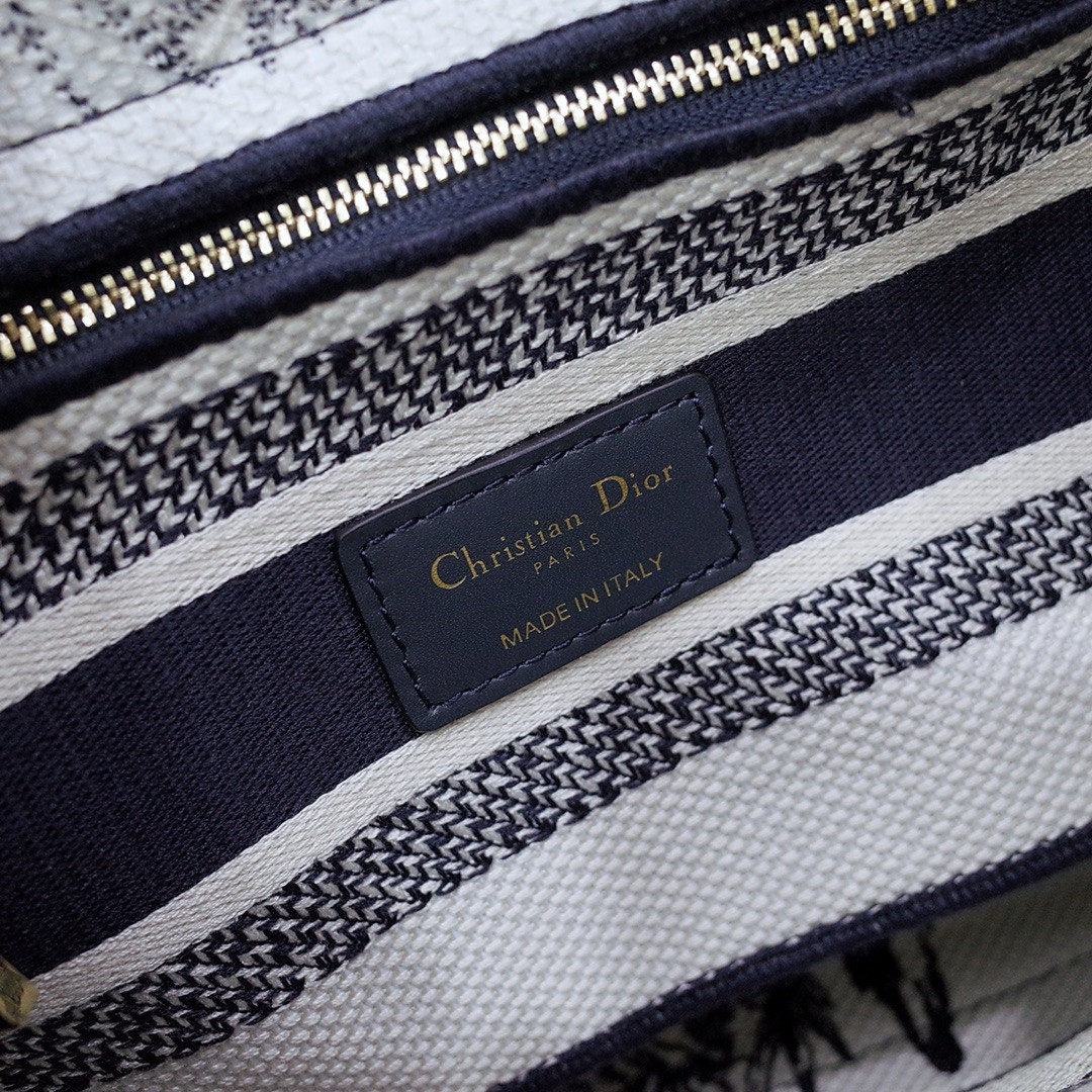 MEDIUM DIOR LADY D-LITE BAG 24 x 20 x 11 cm