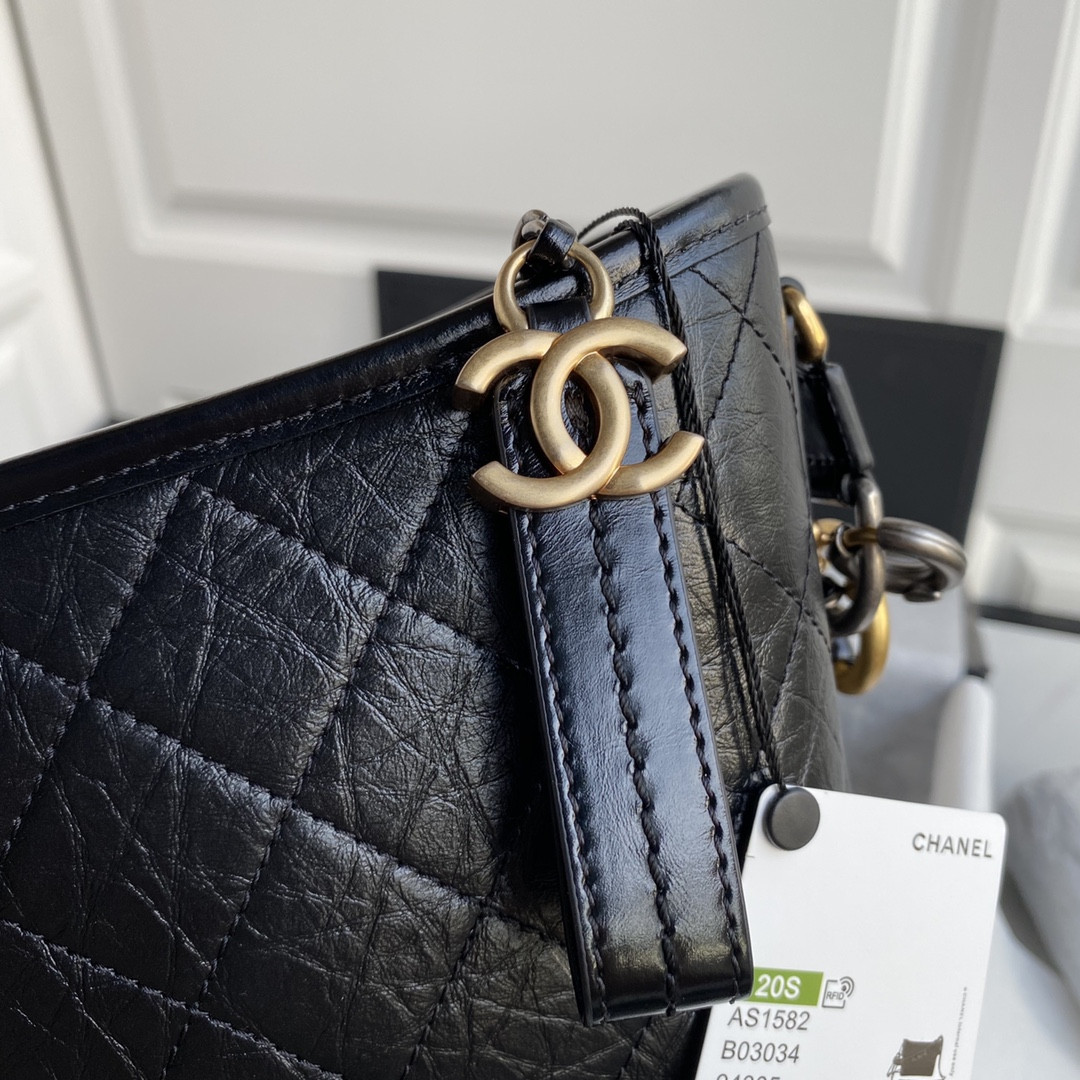 Chanel Gabrielle SMALL BLACK with shoulder strap letters 20 x 15 x 8cm