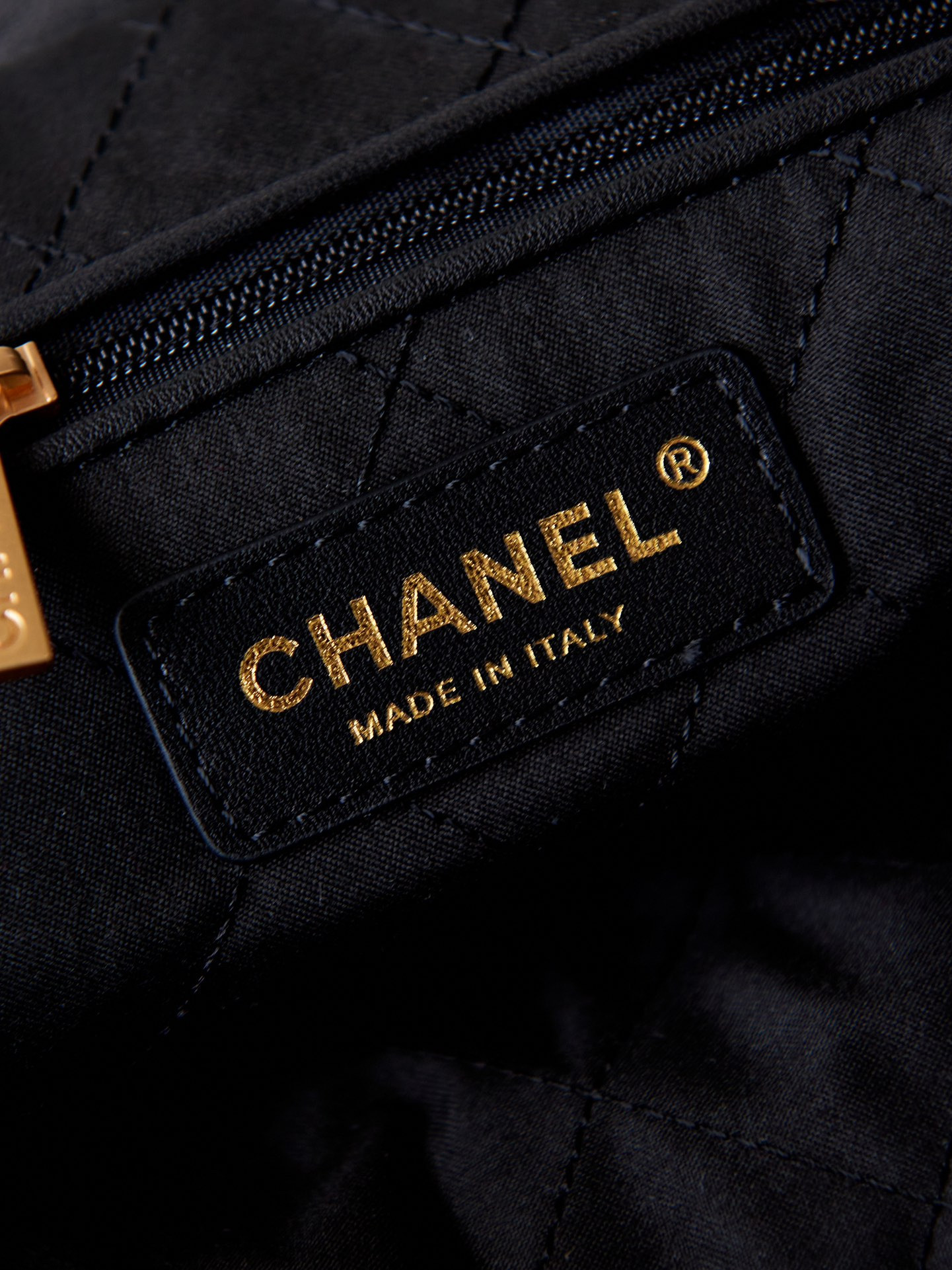 CHANEL 22 HANDBAG Shiny Calfskin Black 15.2×16.4×3.1 in