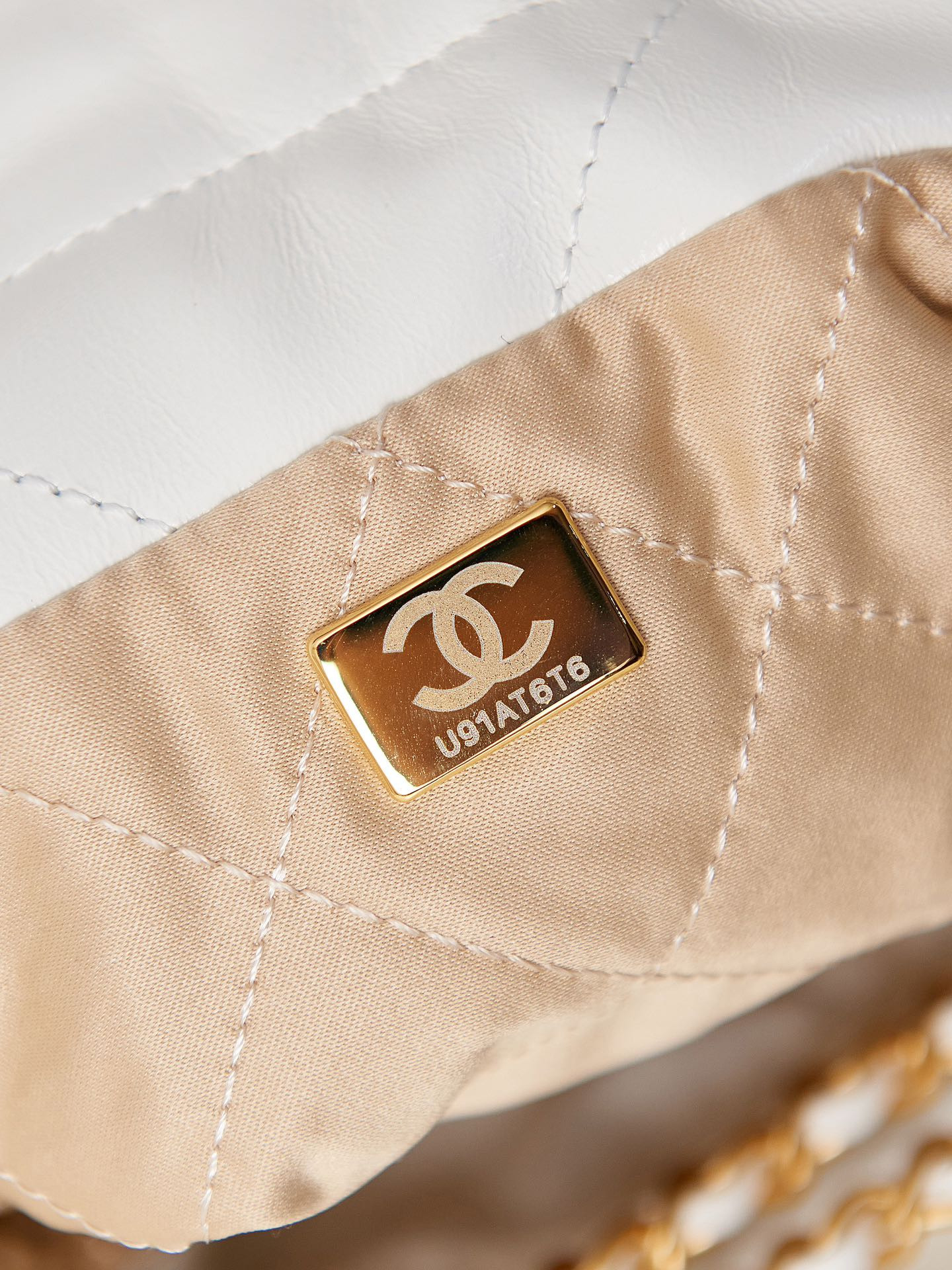 CHANEL 22 MINI HANDBAG Shiny Calfskin & Gold-Tone Metal white 7.8 × 7.4 × 2.3 in