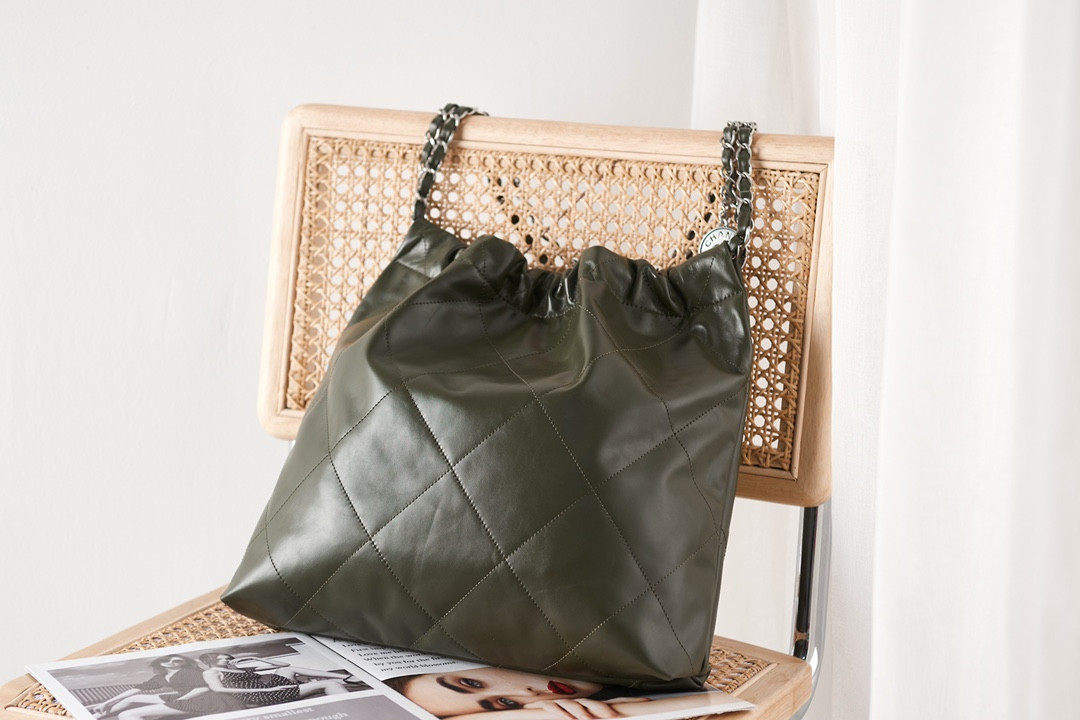 CHANEL 22 HANDBAG Shiny Calfskin IN SILVER Metal 15.2×16.4×3.1 in