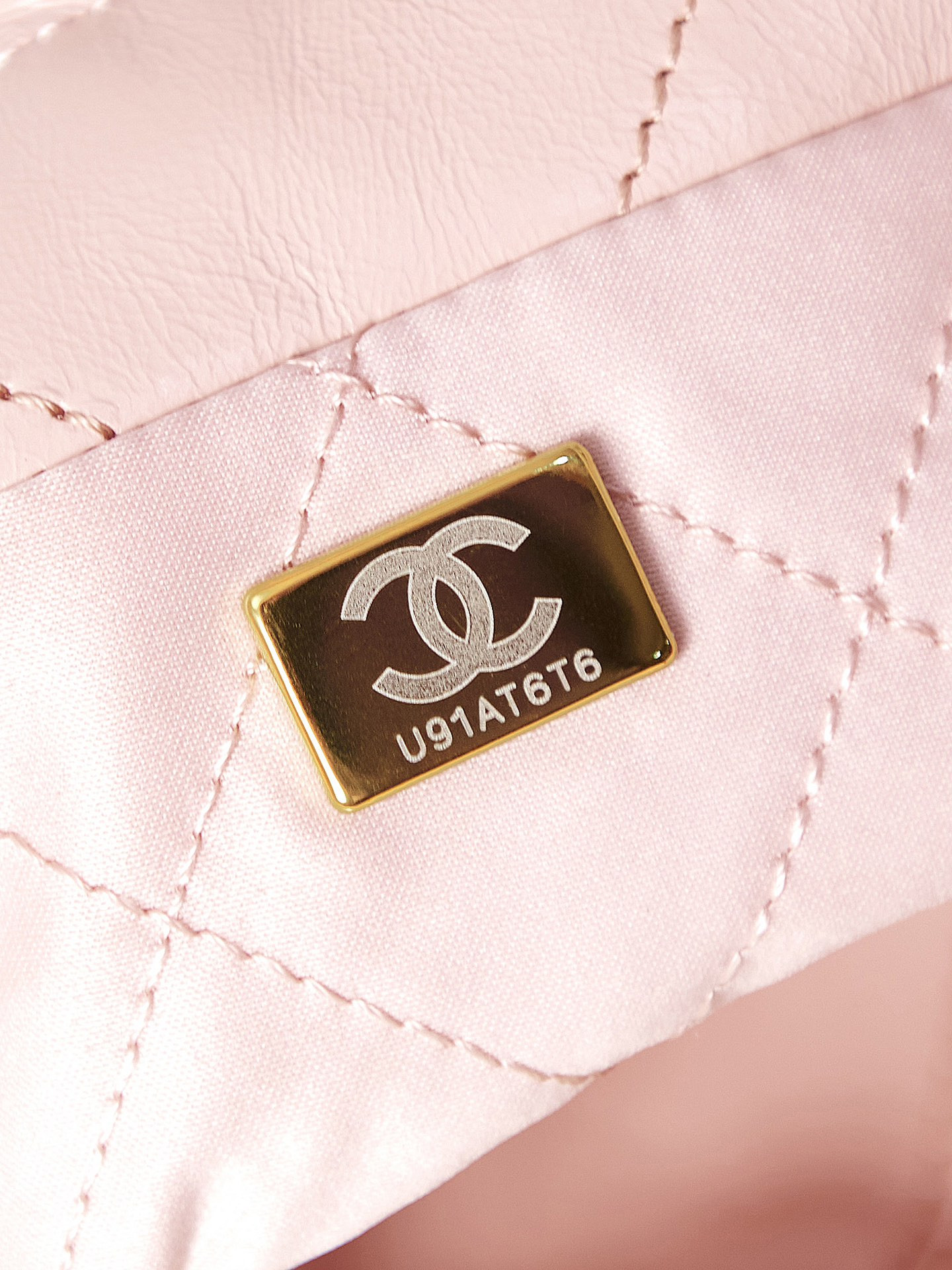 CHANEL 22 MINI HANDBAG Shiny Calfskin Pink 7.8 × 7.4 × 2.3 in