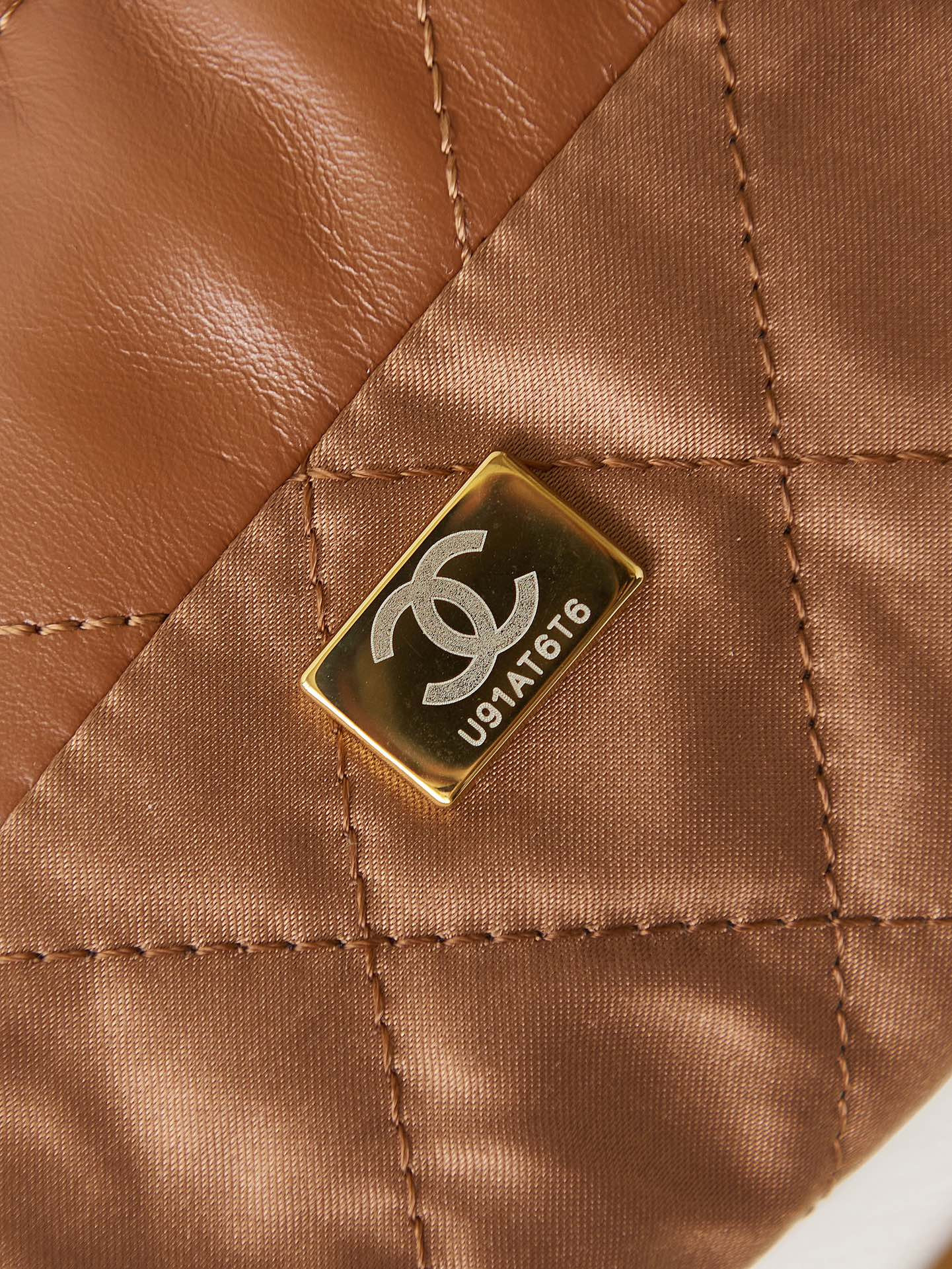 CHANEL 22 MINI HANDBAG Shiny Calfskin Brown 7.8 × 7.4 × 2.3 in