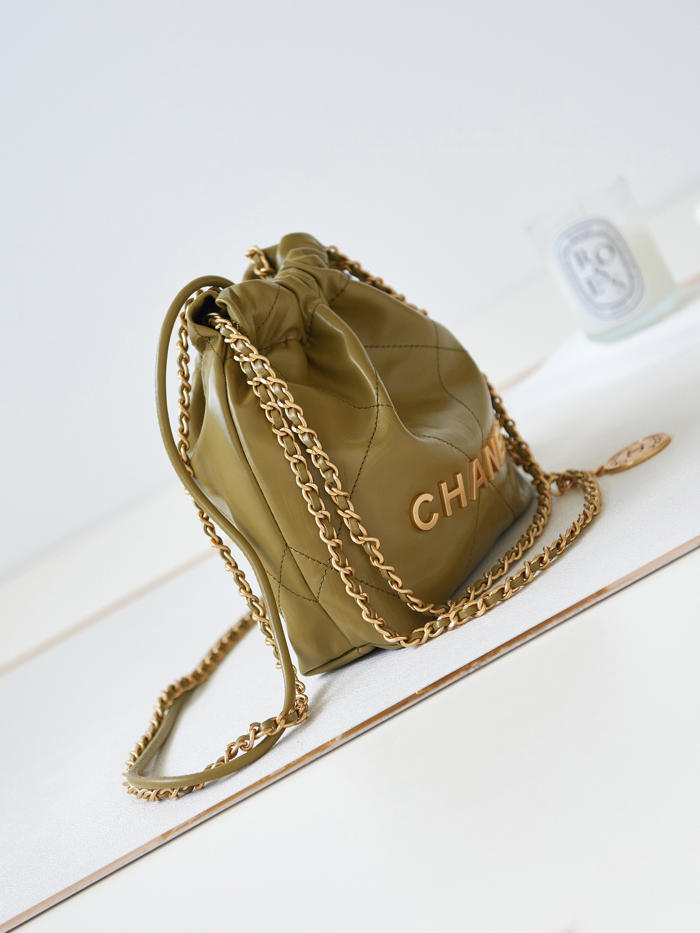 CHANEL 22 MINI HANDBAG Shiny Calfskin GREEN 7.8 × 7.4 × 2.3 in
