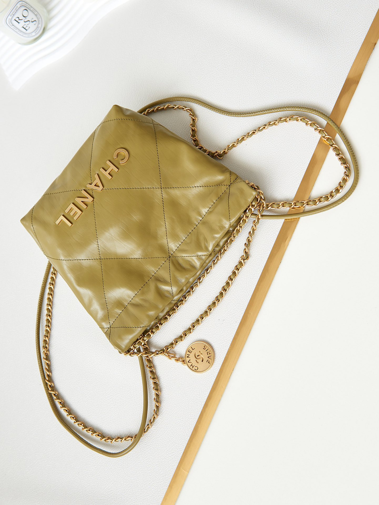 CHANEL 22 MINI HANDBAG Shiny Calfskin GREEN 7.8 × 7.4 × 2.3 in