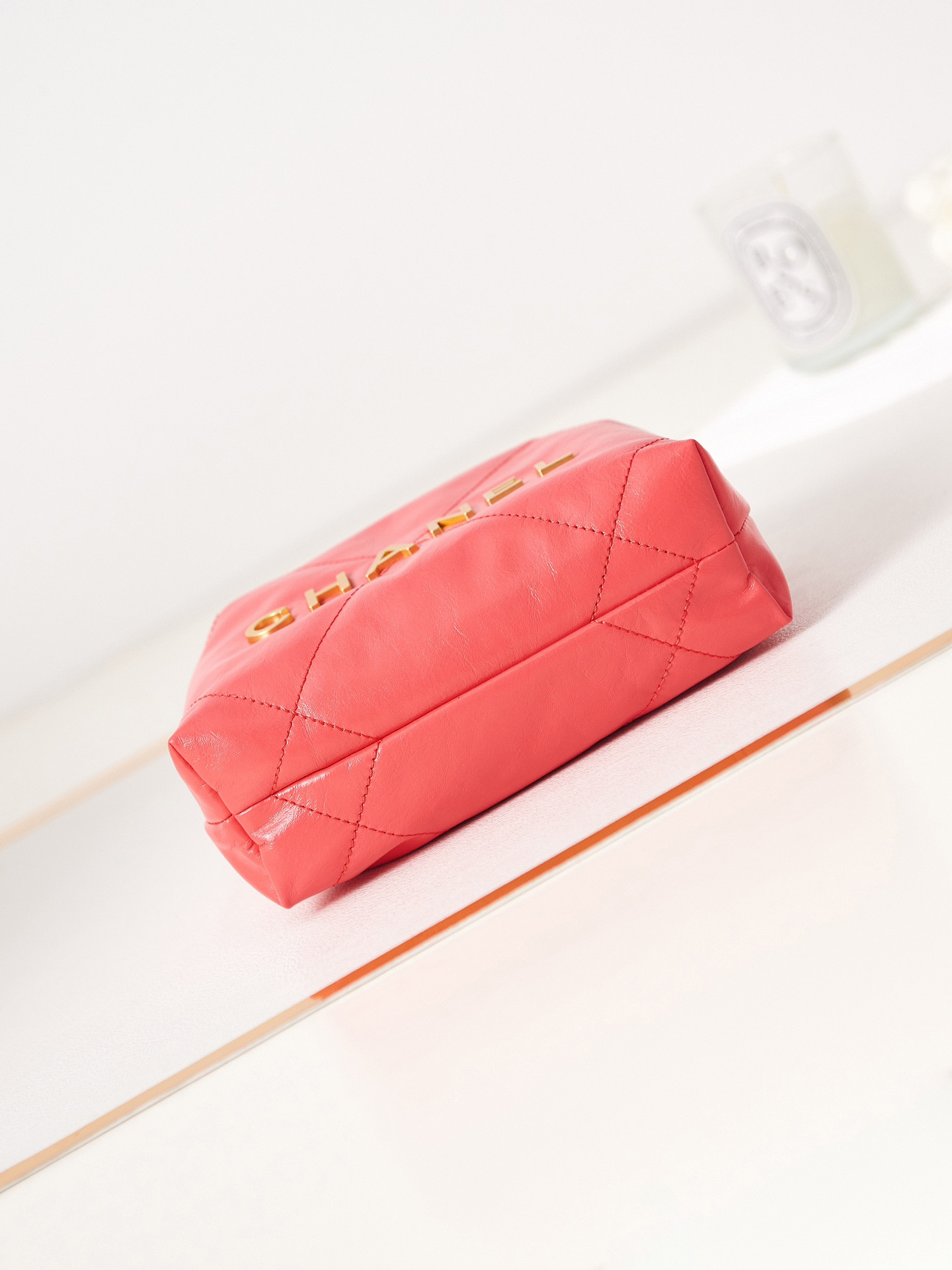 CHANEL 22 MINI HANDBAG Shiny Calfskin red 7.8 × 7.4 × 2.3 in