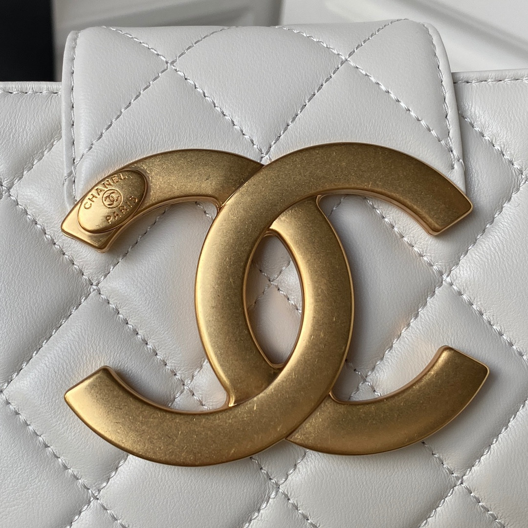 CHANEL BAGUETTE BAG WHITE 4.5 × 9.4 × 1.8 in