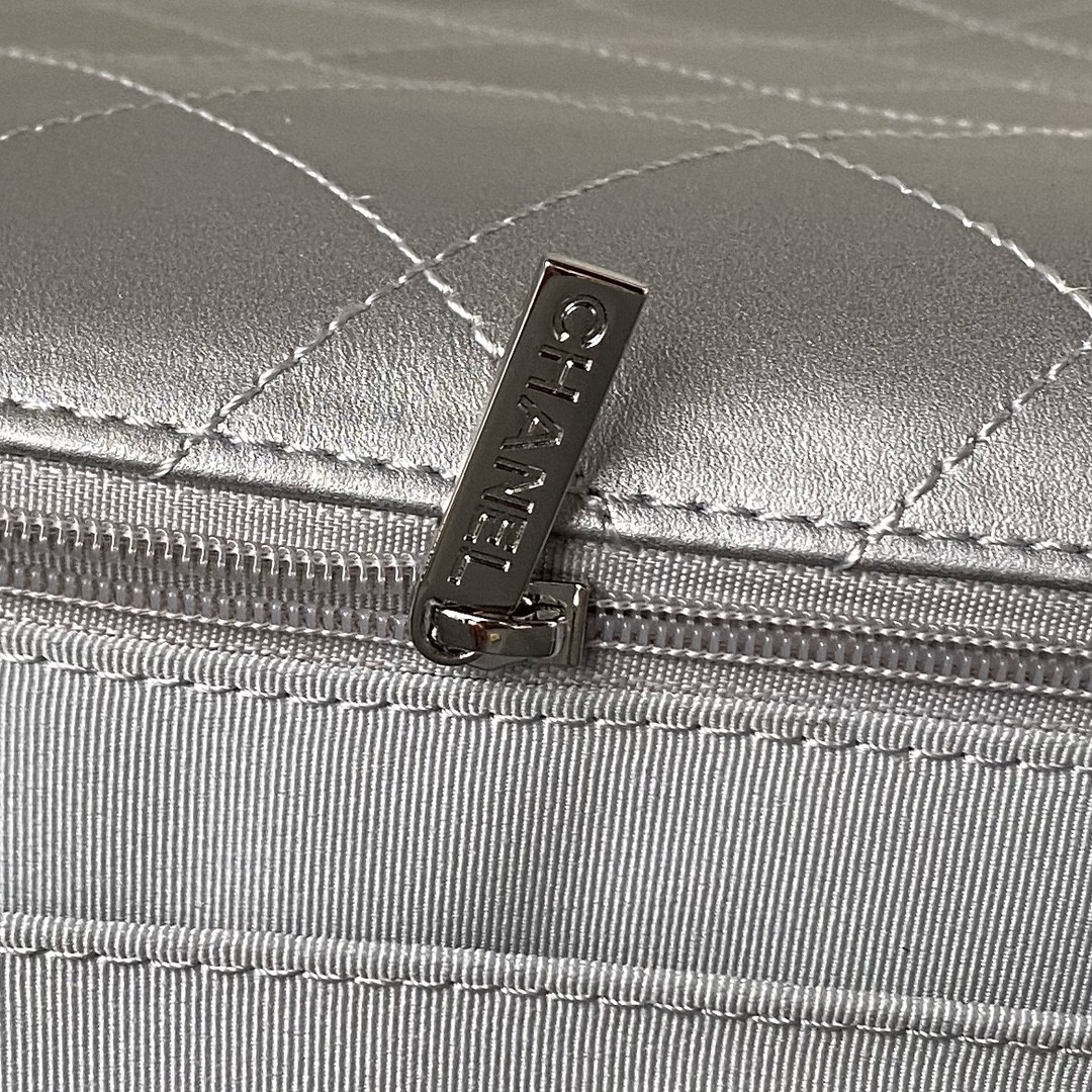 CHANEL CLASSIC FLAP SILVER 28x38x12cm