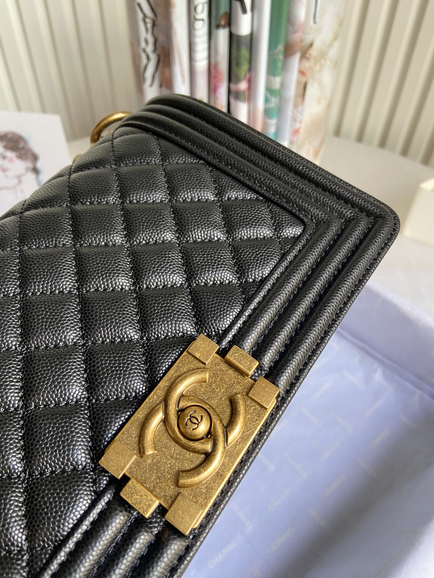 BOY CHANEL HANDBAG Shiny Grained Calfskin 5.9 × 9.8 × 3.5 in