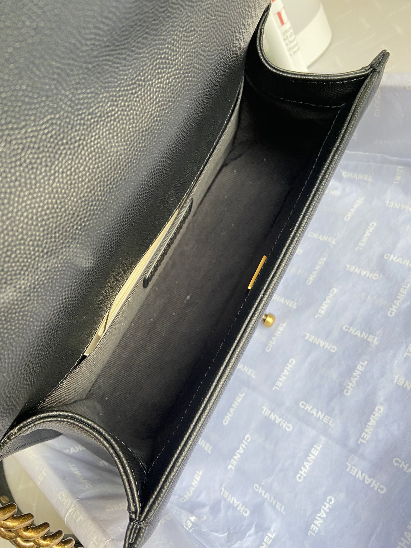 BOY CHANEL HANDBAG Shiny Grained Calfskin 5.9 × 9.8 × 3.5 in