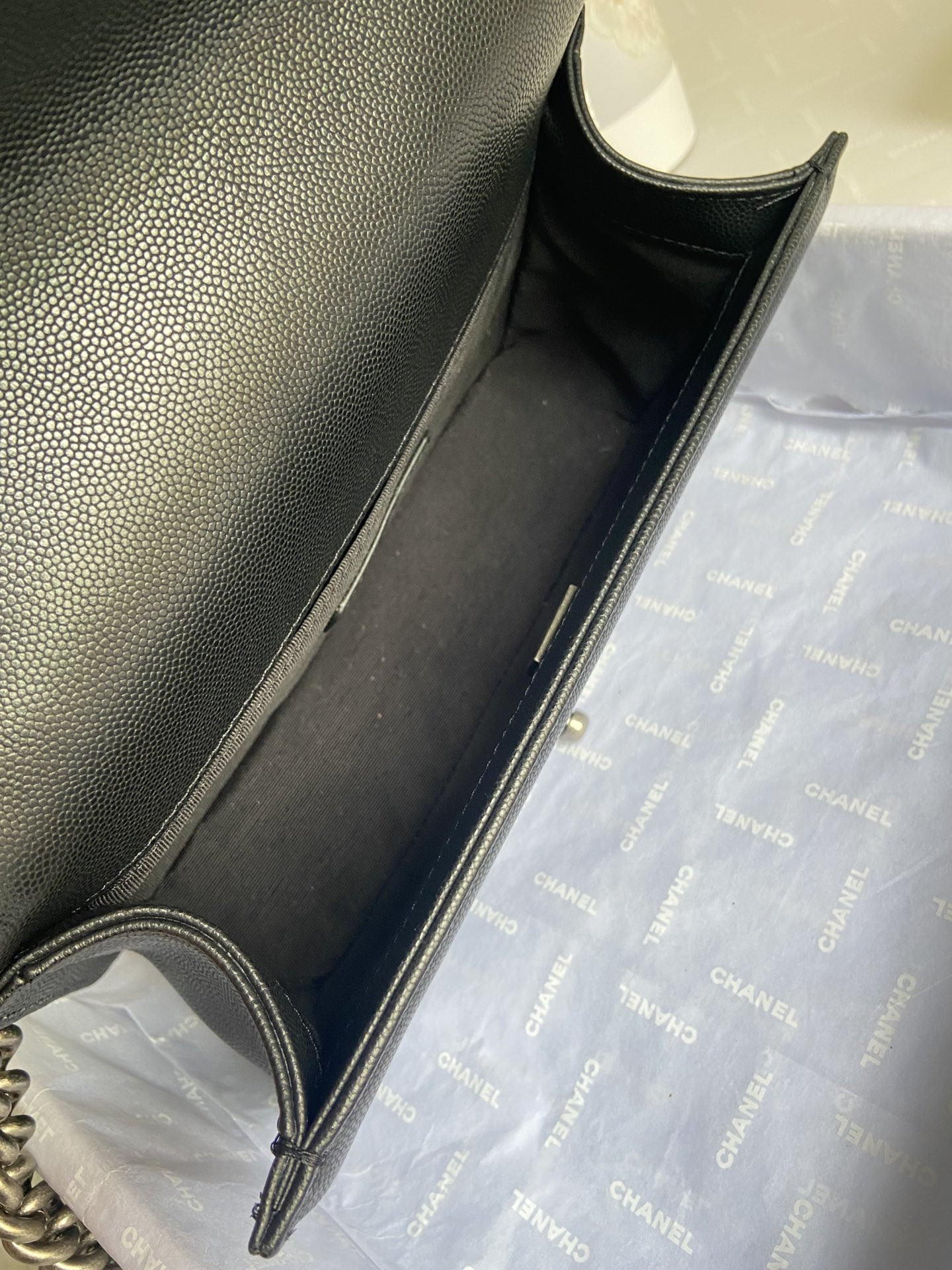 BOY CHANEL HANDBAG Shiny Grained Calfskin 5.9 × 9.8 × 3.5 in