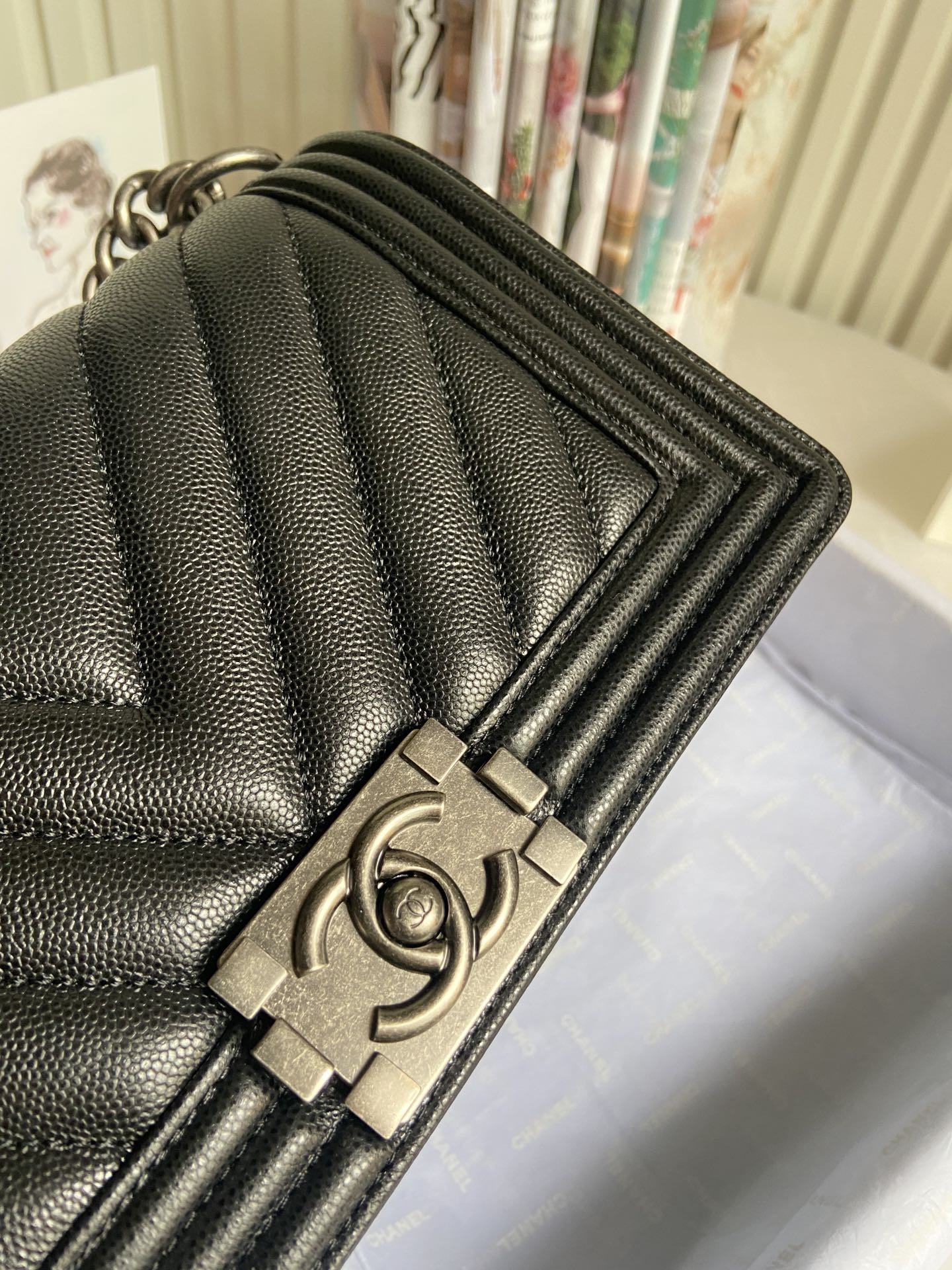 BOY CHANEL HANDBAG Shiny Grained Calfskin 5.9 × 9.8 × 3.5 in