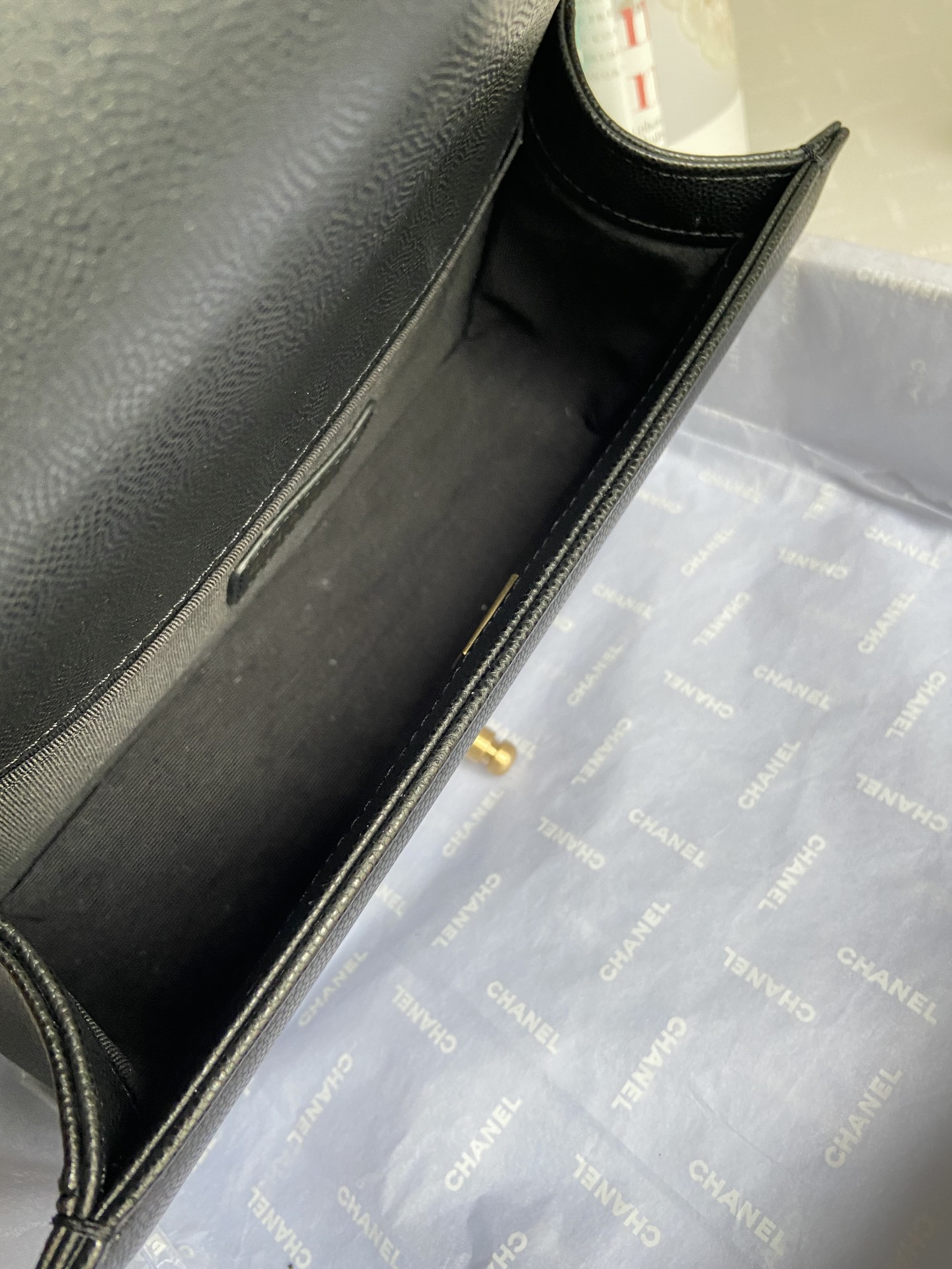 BOY CHANEL HANDBAG Shiny Grained Calfskin 5.9 × 9.8 × 3.5 in