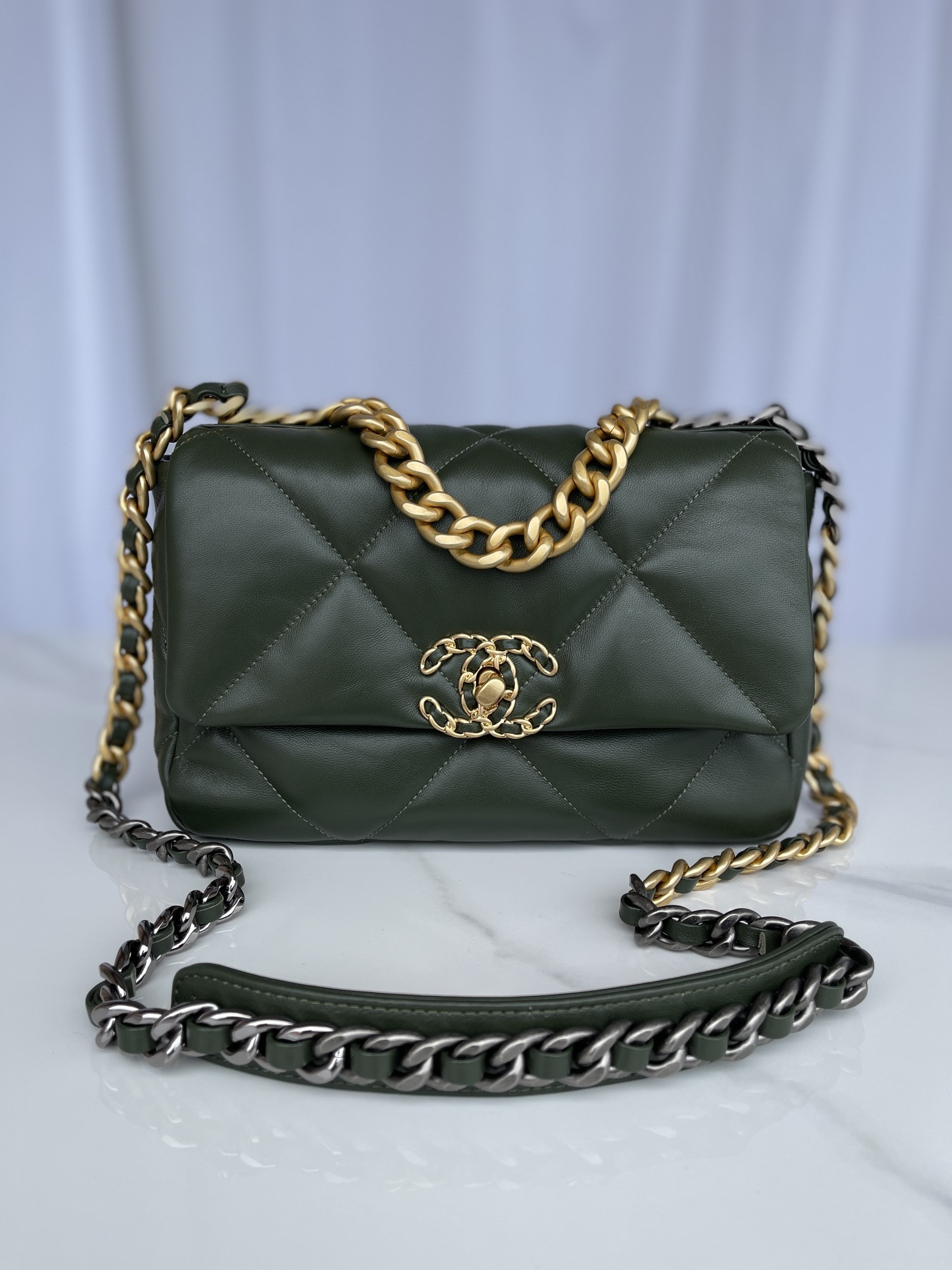 CHANEL 19 HANDBAG Shiny Leather, Gold-Tone, Silver-Tone & Ruthenium-Finish Metal Dark Green 6.2 × 10.1 × 3.5 in