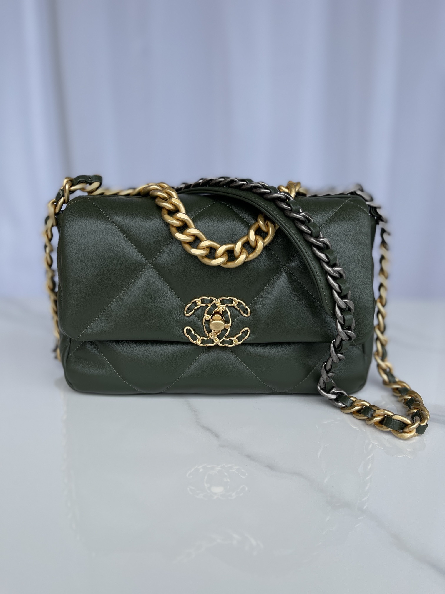 CHANEL 19 HANDBAG Shiny Leather, Gold-Tone, Silver-Tone & Ruthenium-Finish Metal Dark Green 6.2 × 10.1 × 3.5 in