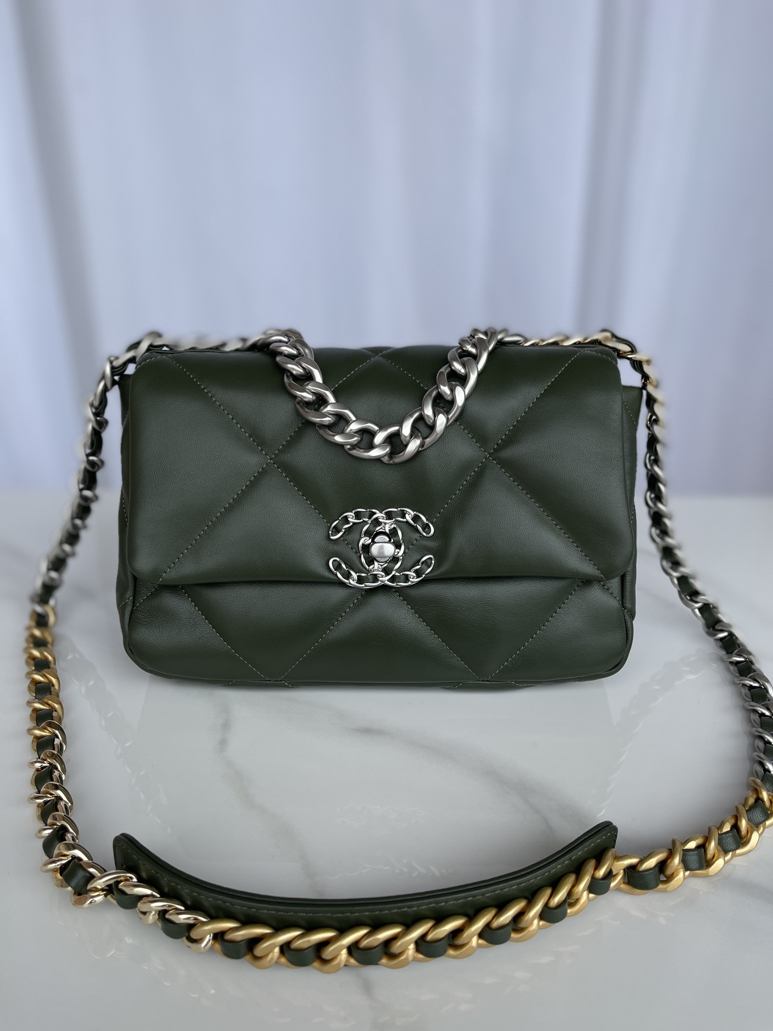 CHANEL 19 HANDBAG Shiny Leather, Gold-Tone, Silver-Tone & Ruthenium-Finish Metal Dark Green 6.2 × 10.1 × 3.5 in