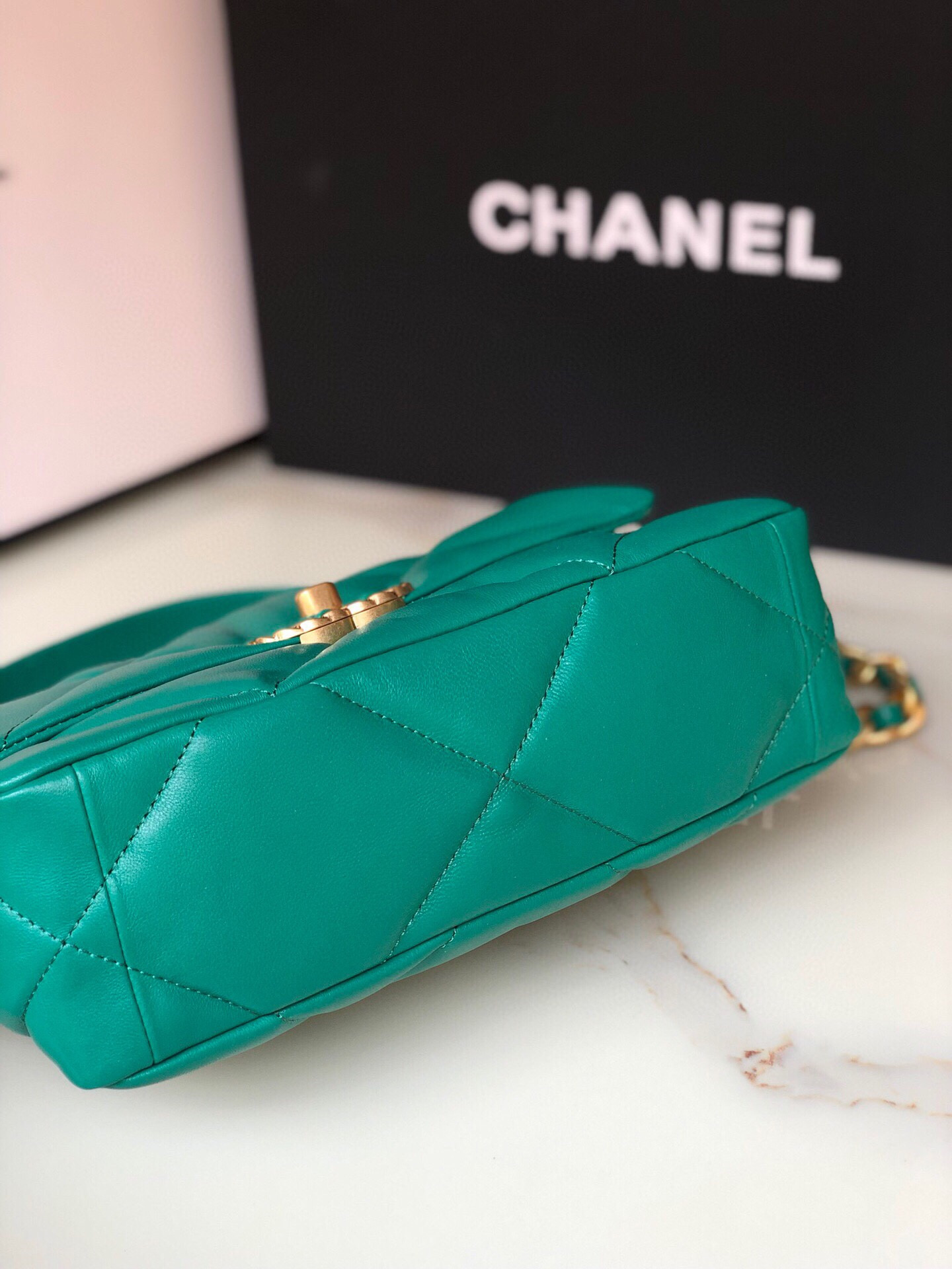 CHANEL 19 HANDBAG Shiny Leather, Gold-Tone, Silver-Tone & Ruthenium-Finish Metal Green 6.2 × 10.1 × 3.5 in