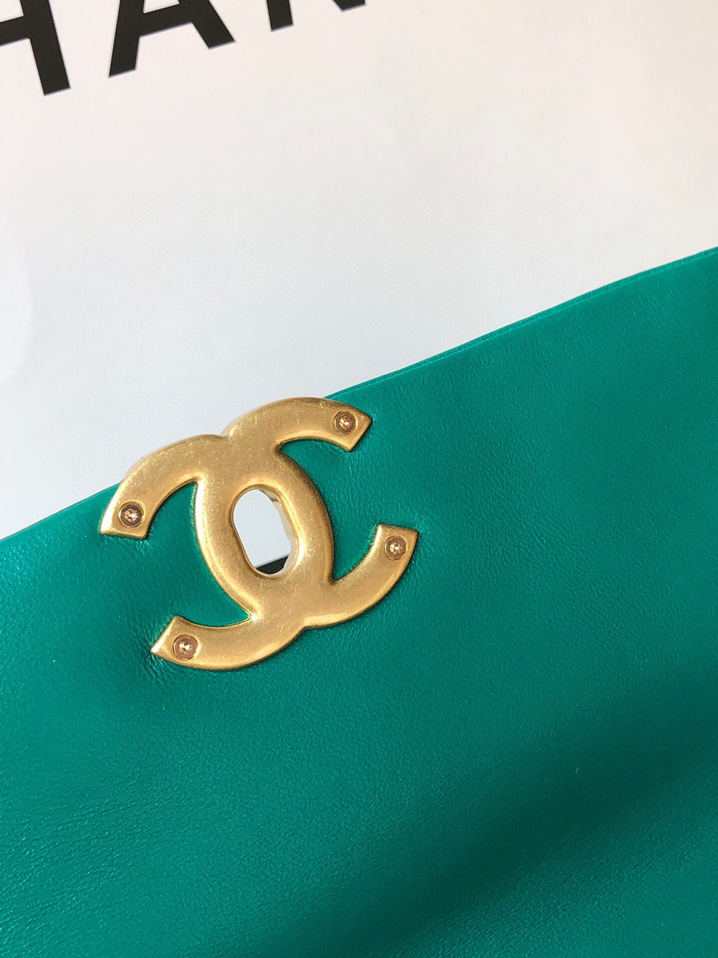 CHANEL 19 HANDBAG Shiny Leather, Gold-Tone, Silver-Tone & Ruthenium-Finish Metal Green 6.2 × 10.1 × 3.5 in