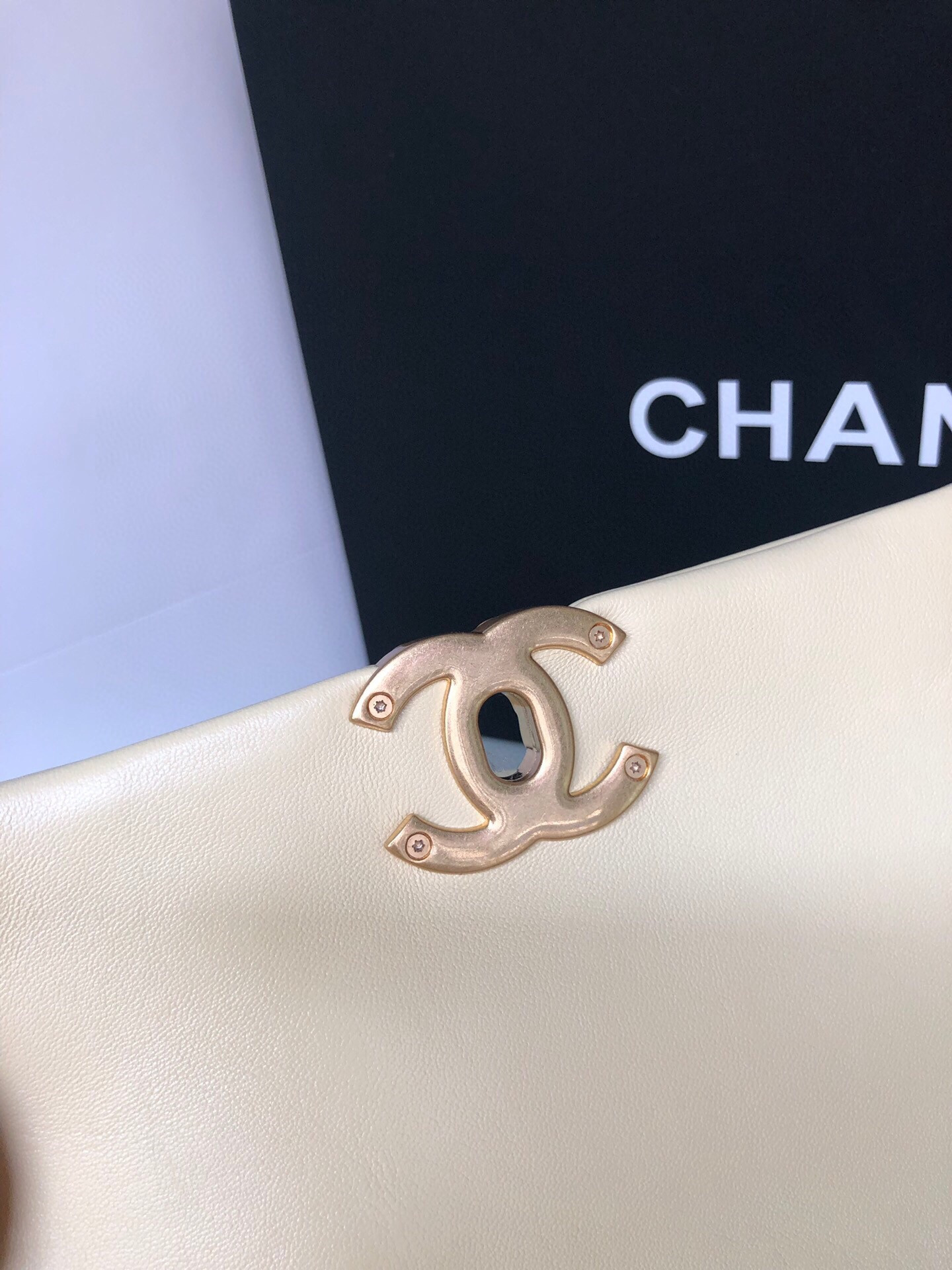 CHANEL 19 HANDBAG Shiny Leather, Gold-Tone, Silver-Tone & Ruthenium-Finish Metal Dark Yellow 6.2 × 10.1 × 3.5 in