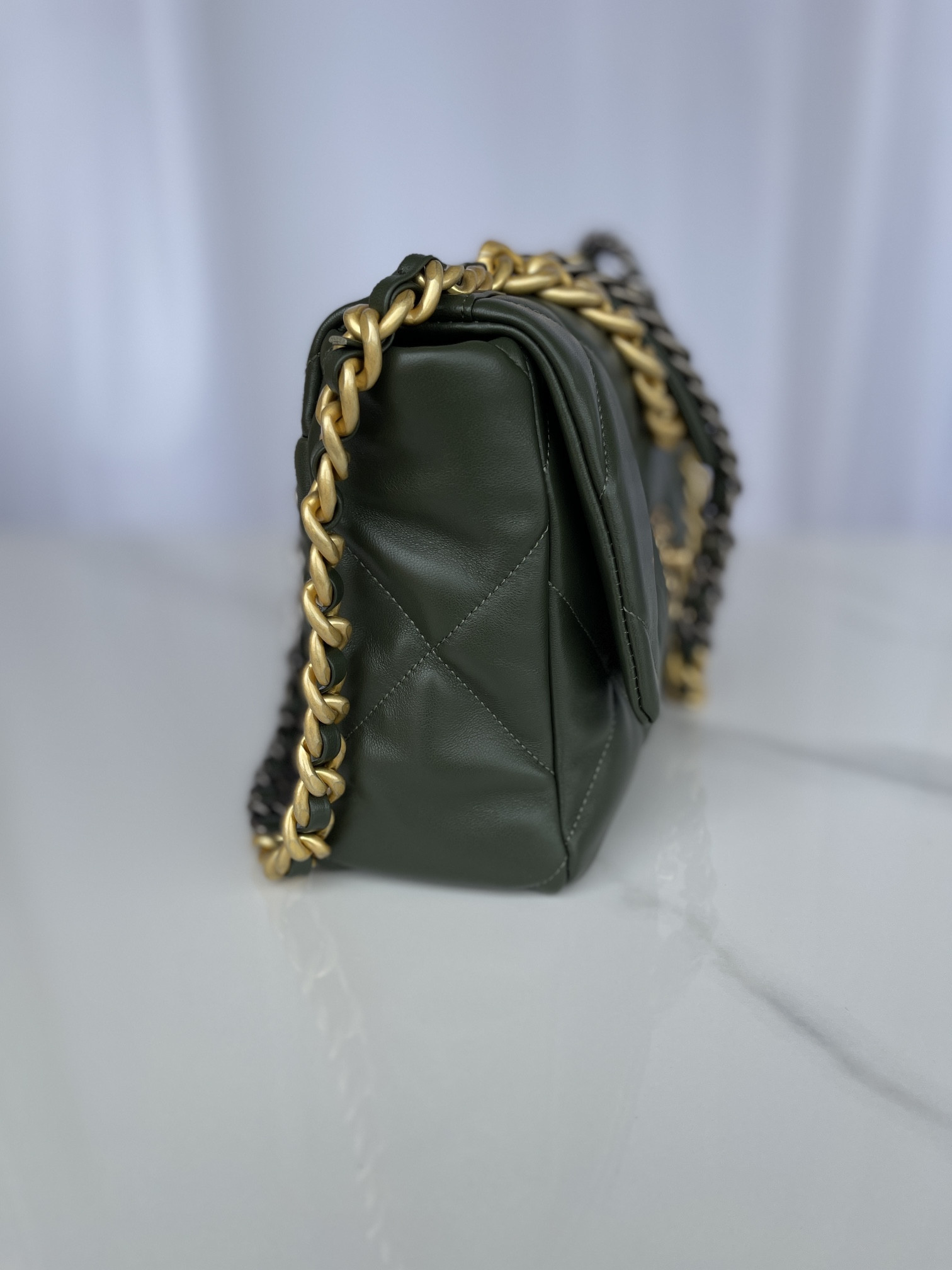 CHANEL 19 LARGE HANDBAG Shiny Leather, Gold-Tone, Silver-Tone & Ruthenium-Finish Metal Dark Green 7.8 × 11.7 × 3.9 in