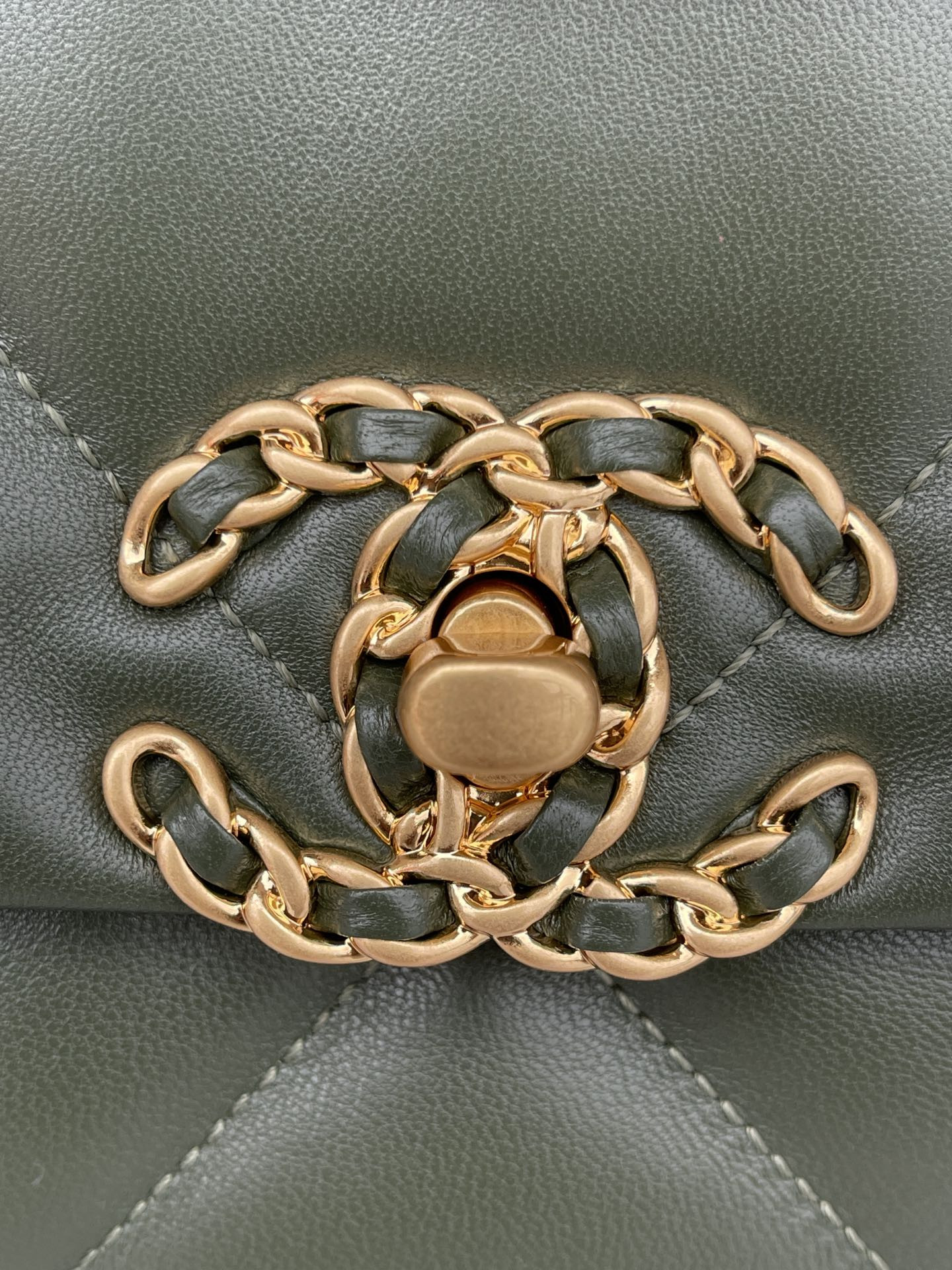 CHANEL 19 LARGE HANDBAG Shiny Leather, Gold-Tone, Silver-Tone & Ruthenium-Finish Metal Dark Green 7.8 × 11.7 × 3.9 in