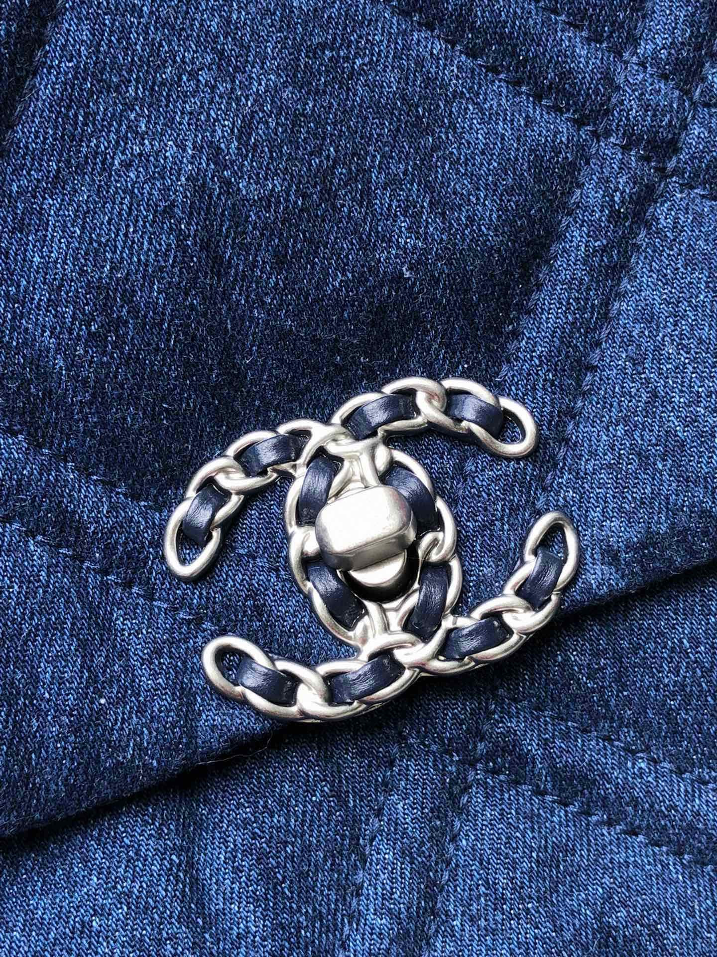 CHANEL 19 LARGE HANDBAG, Gold-Tone, Silver-Tone & Ruthenium-Finish Metal Blue 7.8 × 11.7 × 3.9 in