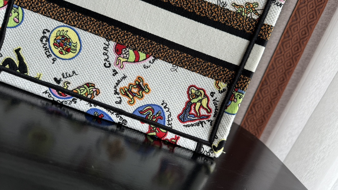 Small DIOR BOOK TOTE WHITE MULTICOLOR DRAGON ZODIAC EMBROIDERY 10.5 x 8.5 x 5.5 inches