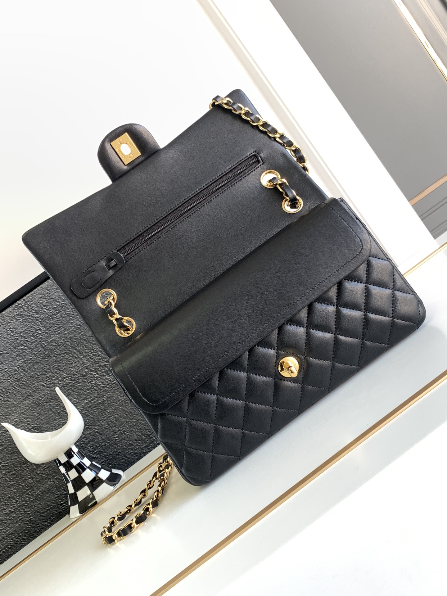 CHANEL CLASSIC HANDBAG LAMBSKIN & GOLD-TONE METAL BLACK 15.5 x 25.5x6.5cm